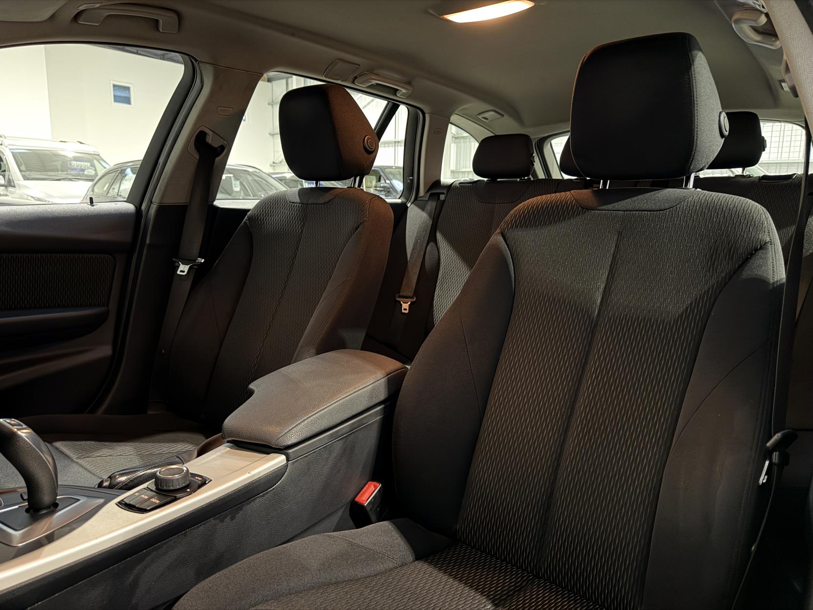 BMW 3 Series 2.0 320i SE Touring 5dr Petrol Auto Euro 6 (s/s) (184 ps)