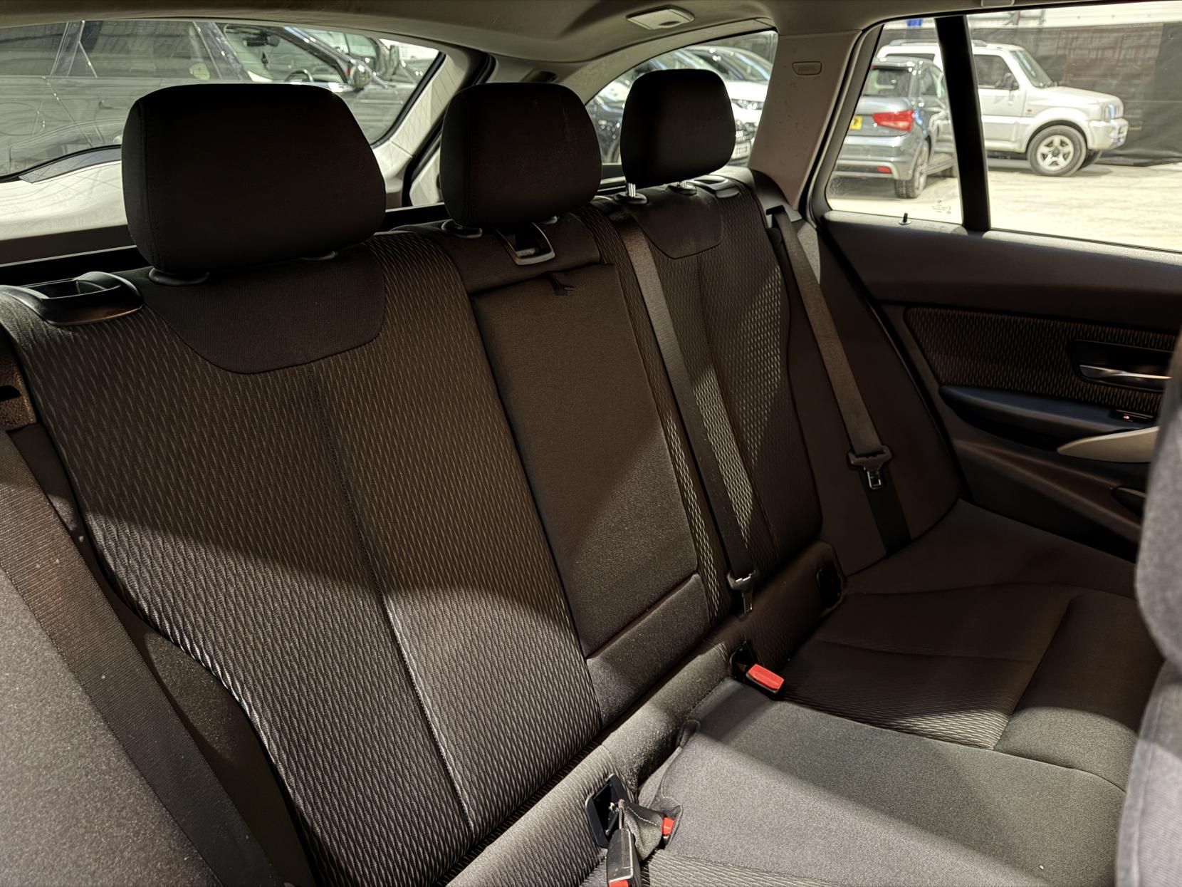 BMW 3 Series 2.0 320i SE Touring 5dr Petrol Auto Euro 6 (s/s) (184 ps)