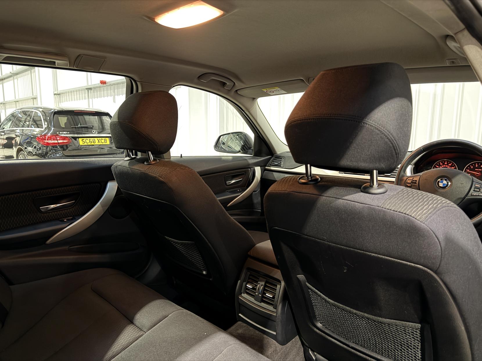 BMW 3 Series 2.0 320i SE Touring 5dr Petrol Auto Euro 6 (s/s) (184 ps)