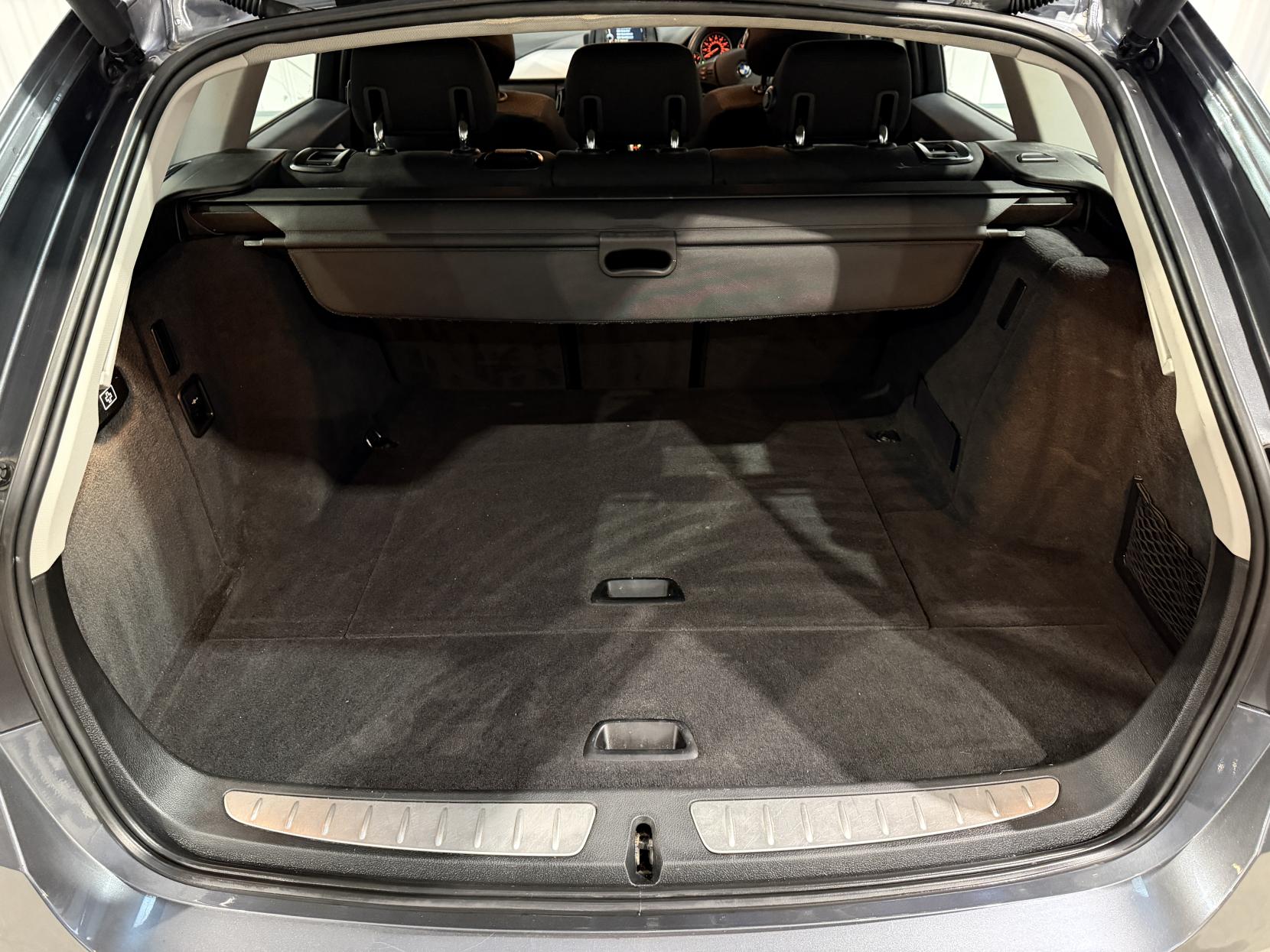 BMW 3 Series 2.0 320i SE Touring 5dr Petrol Auto Euro 6 (s/s) (184 ps)