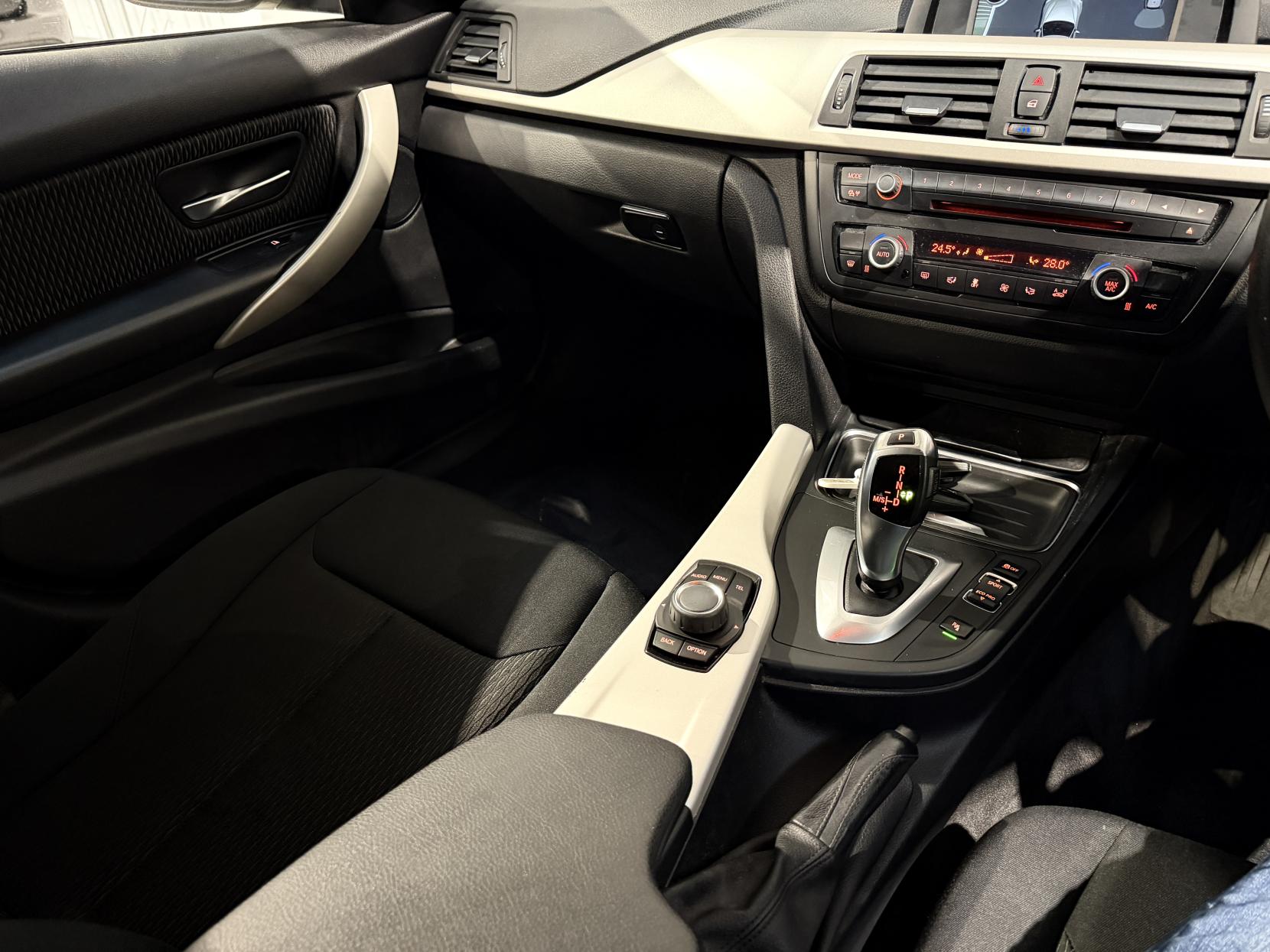 BMW 3 Series 2.0 320i SE Touring 5dr Petrol Auto Euro 6 (s/s) (184 ps)