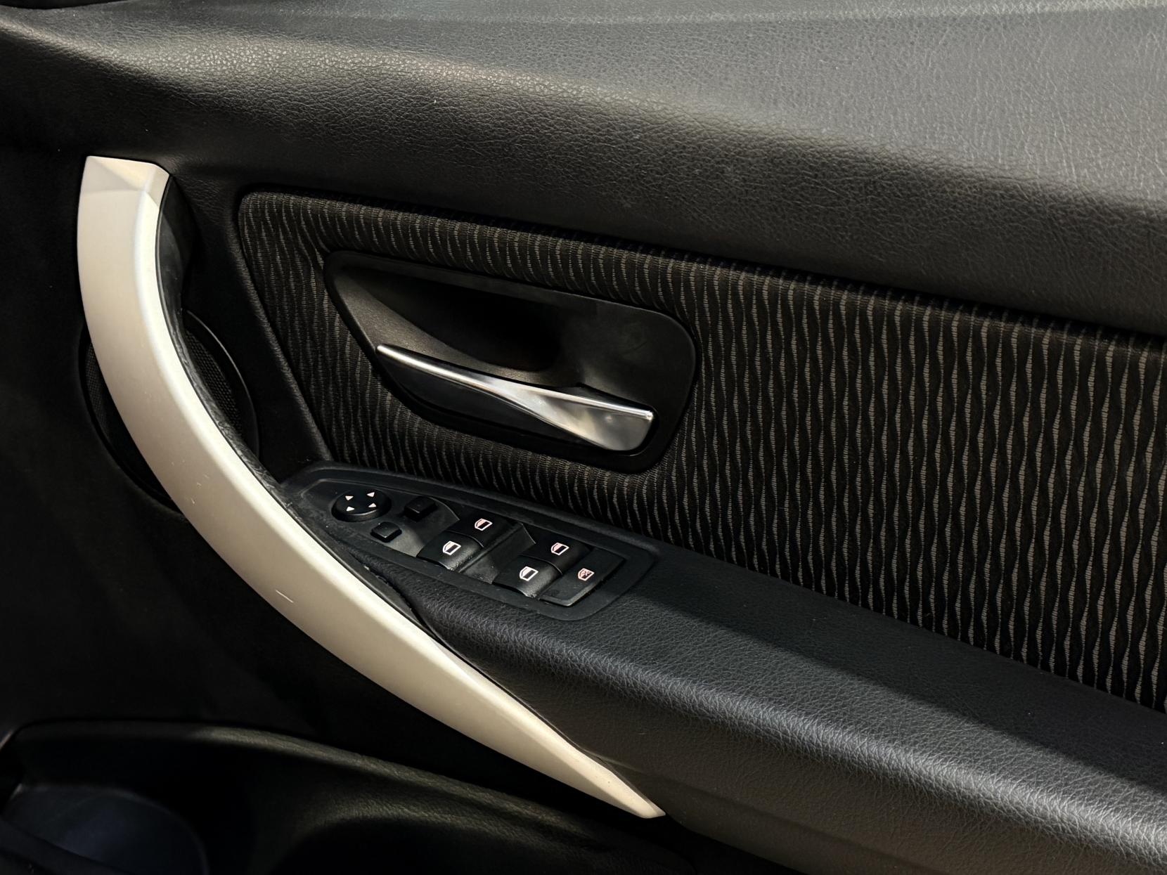 BMW 3 Series 2.0 320i SE Touring 5dr Petrol Auto Euro 6 (s/s) (184 ps)