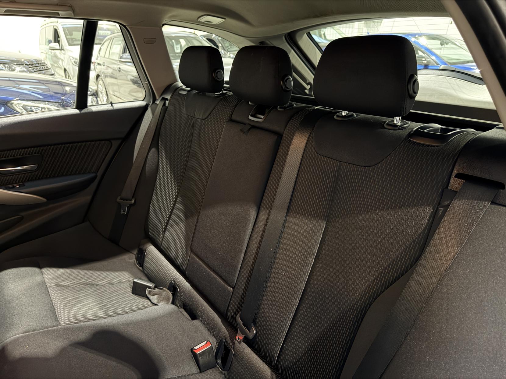 BMW 3 Series 2.0 320i SE Touring 5dr Petrol Auto Euro 6 (s/s) (184 ps)