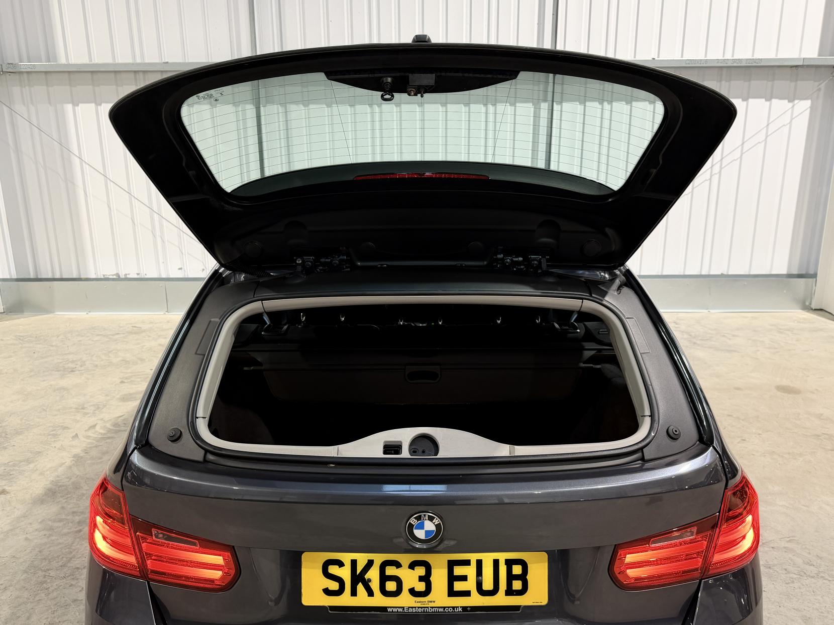 BMW 3 Series 2.0 320i SE Touring 5dr Petrol Auto Euro 6 (s/s) (184 ps)