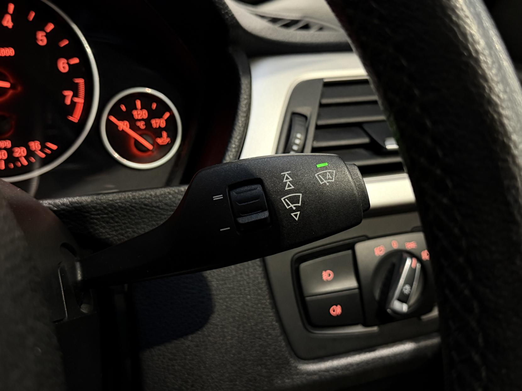 BMW 3 Series 2.0 320i SE Touring 5dr Petrol Auto Euro 6 (s/s) (184 ps)