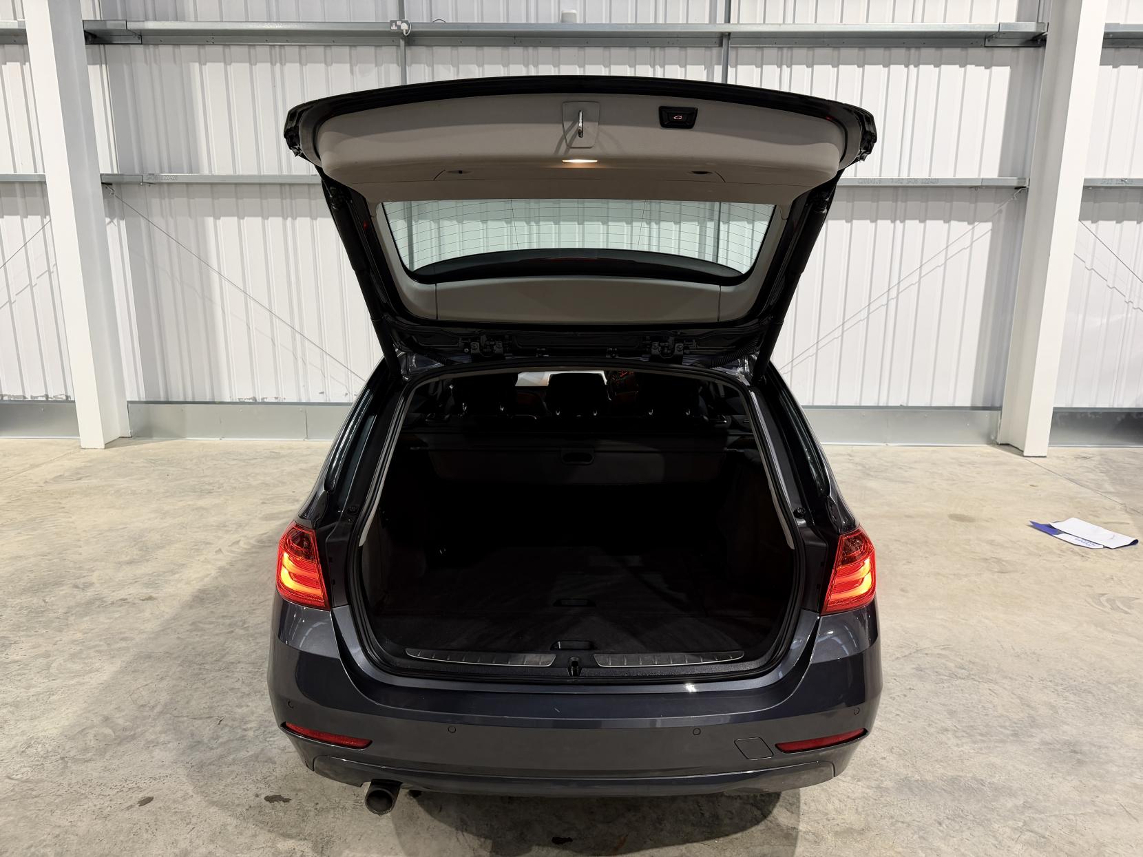 BMW 3 Series 2.0 320i SE Touring 5dr Petrol Auto Euro 6 (s/s) (184 ps)