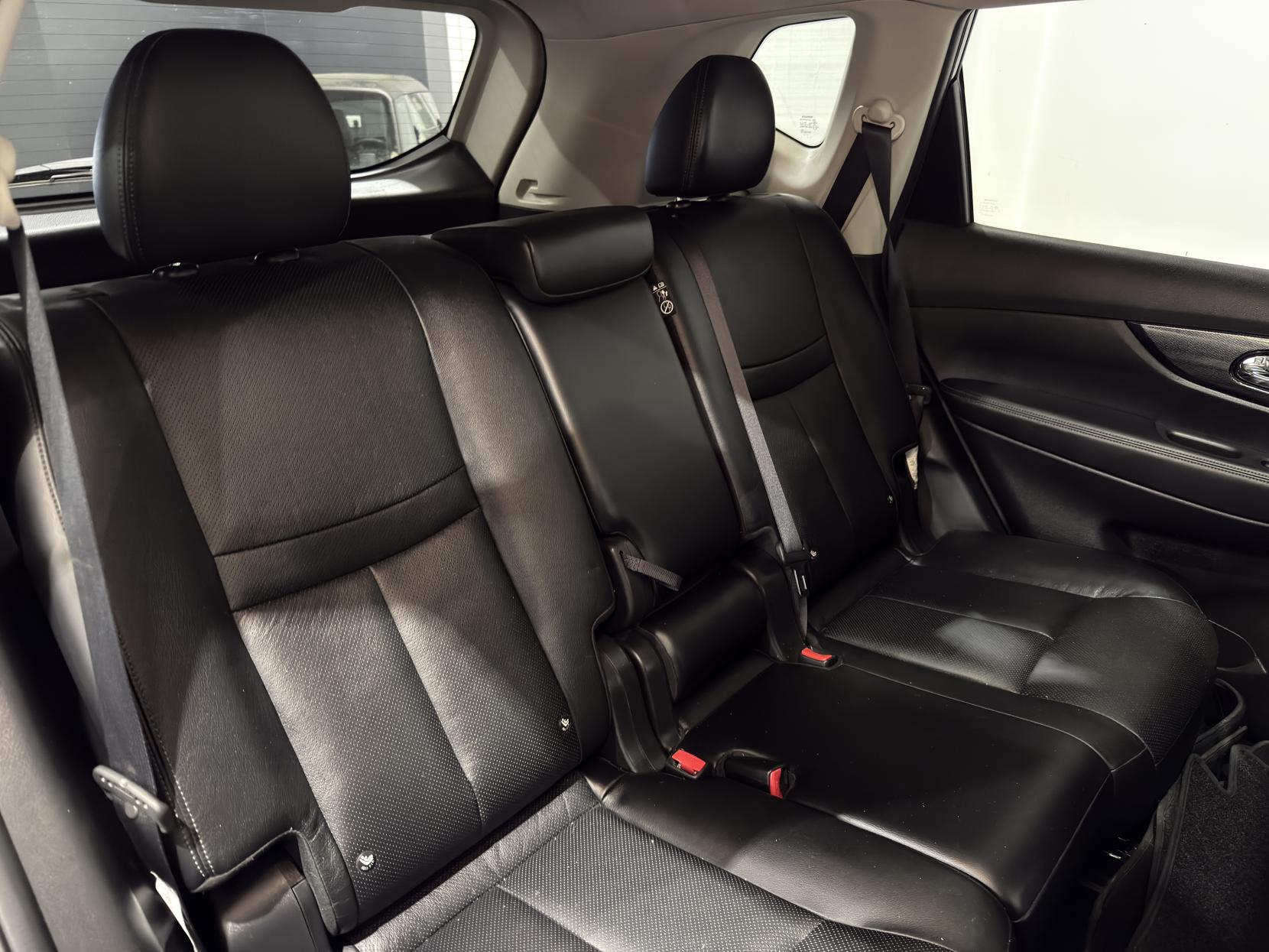 Nissan X-Trail 2.0 dCi Tekna SUV 5dr Diesel XTRON 4WD Euro 6 (s/s) (177 ps)