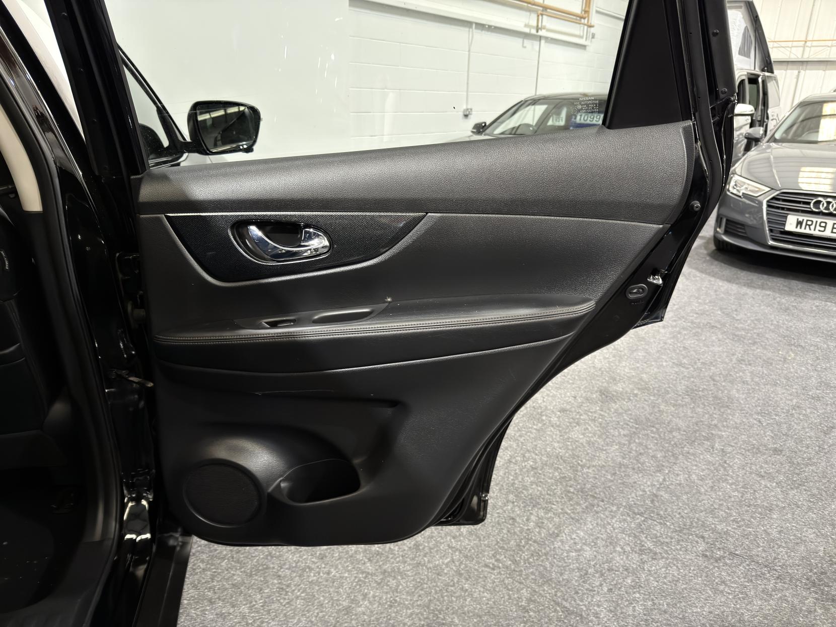 Nissan X-Trail 2.0 dCi Tekna SUV 5dr Diesel XTRON 4WD Euro 6 (s/s) (177 ps)
