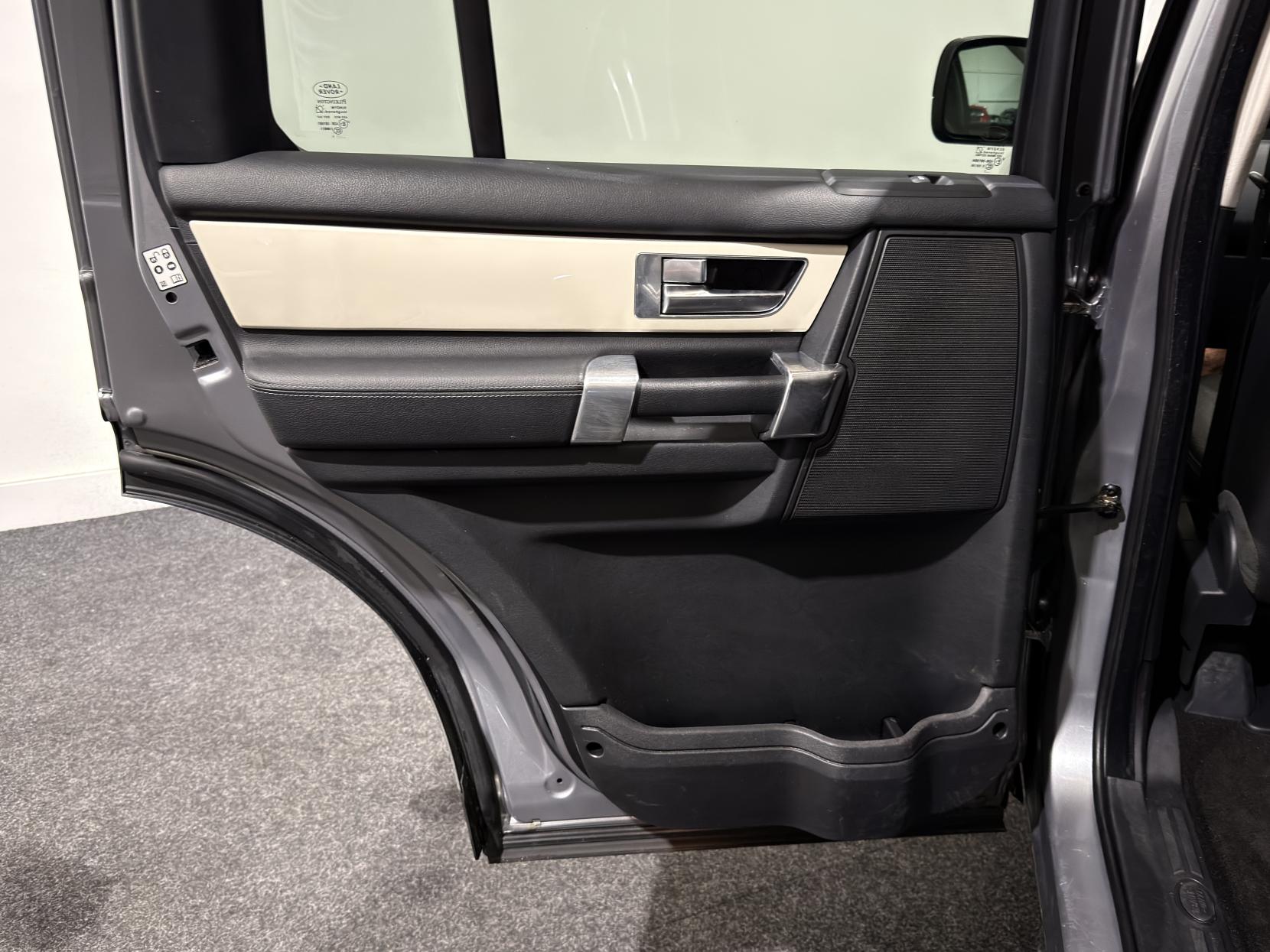 Land Rover Discovery 4 3.0 SD V6 Landmark LE SUV 5dr Diesel CommandShift 4WD Euro 5 (245 ps)