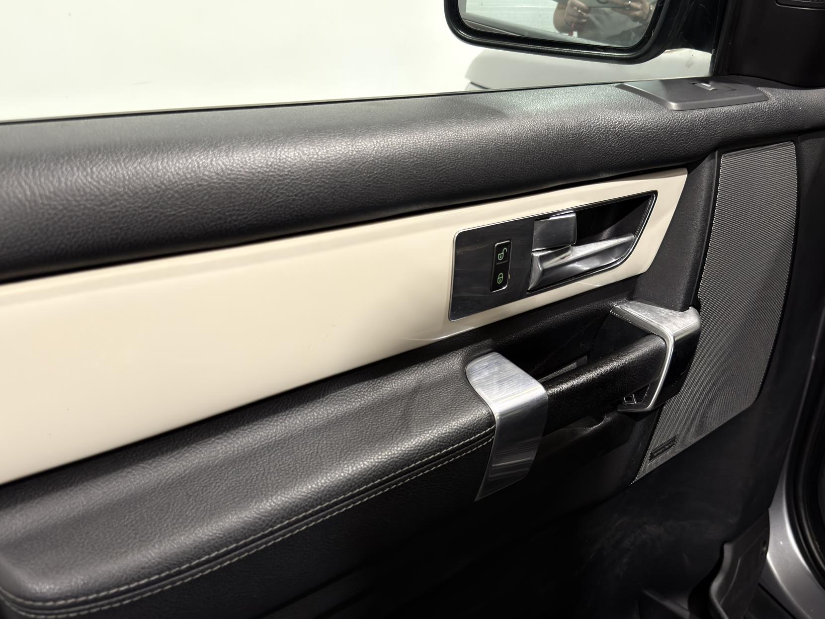 Land Rover Discovery 4 3.0 SD V6 Landmark LE SUV 5dr Diesel CommandShift 4WD Euro 5 (245 ps)