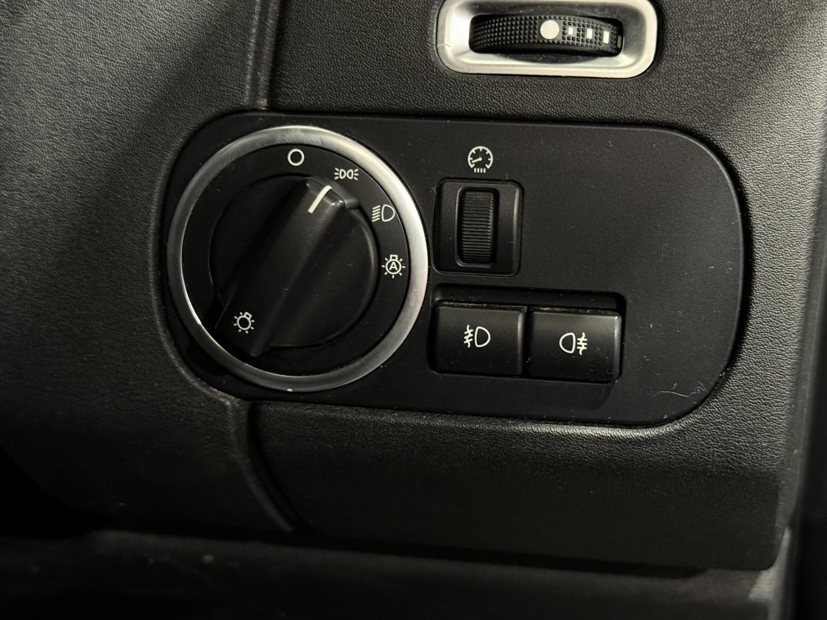 Land Rover Discovery 4 3.0 SD V6 Landmark LE SUV 5dr Diesel CommandShift 4WD Euro 5 (245 ps)