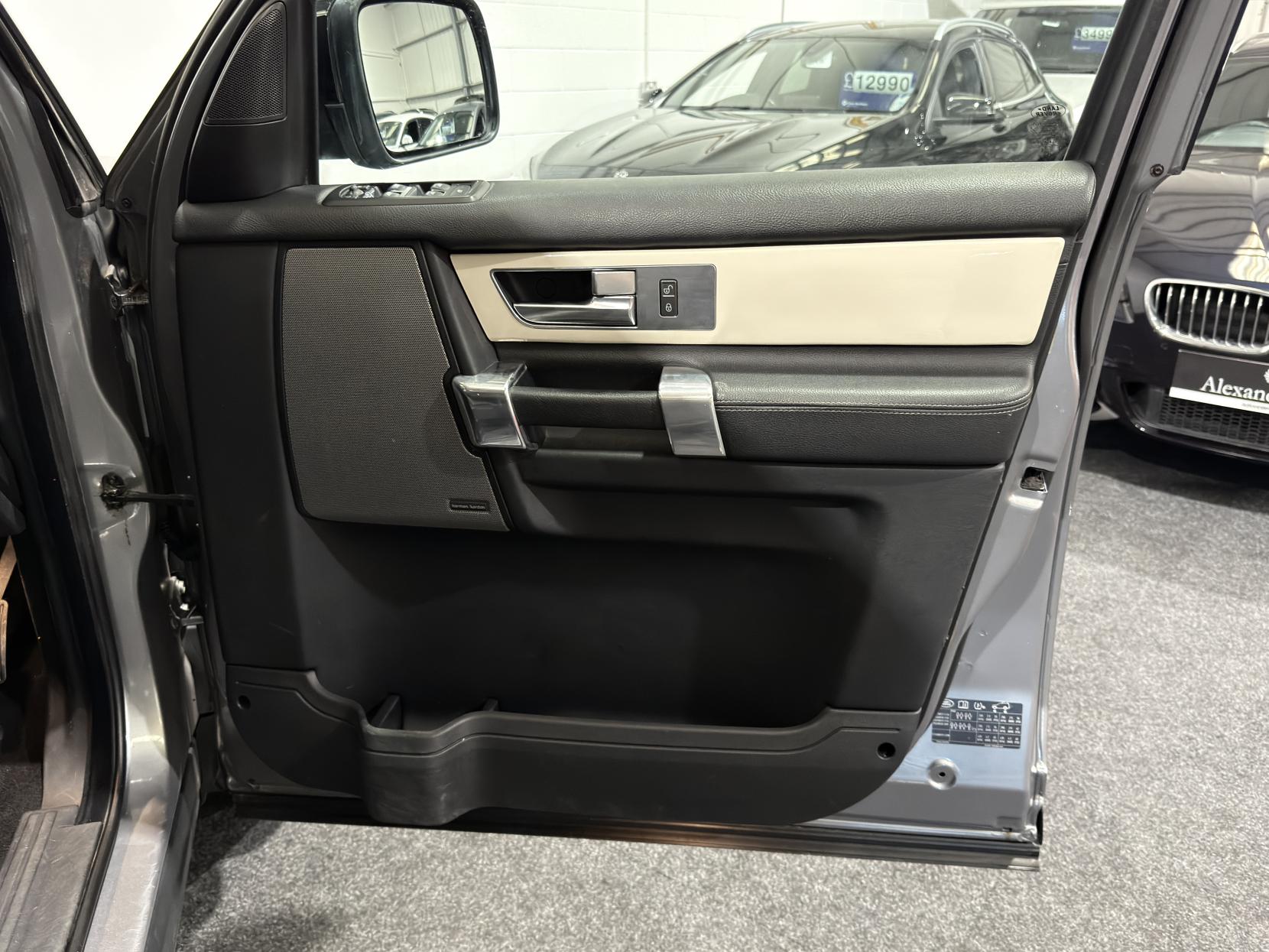 Land Rover Discovery 4 3.0 SD V6 Landmark LE SUV 5dr Diesel CommandShift 4WD Euro 5 (245 ps)