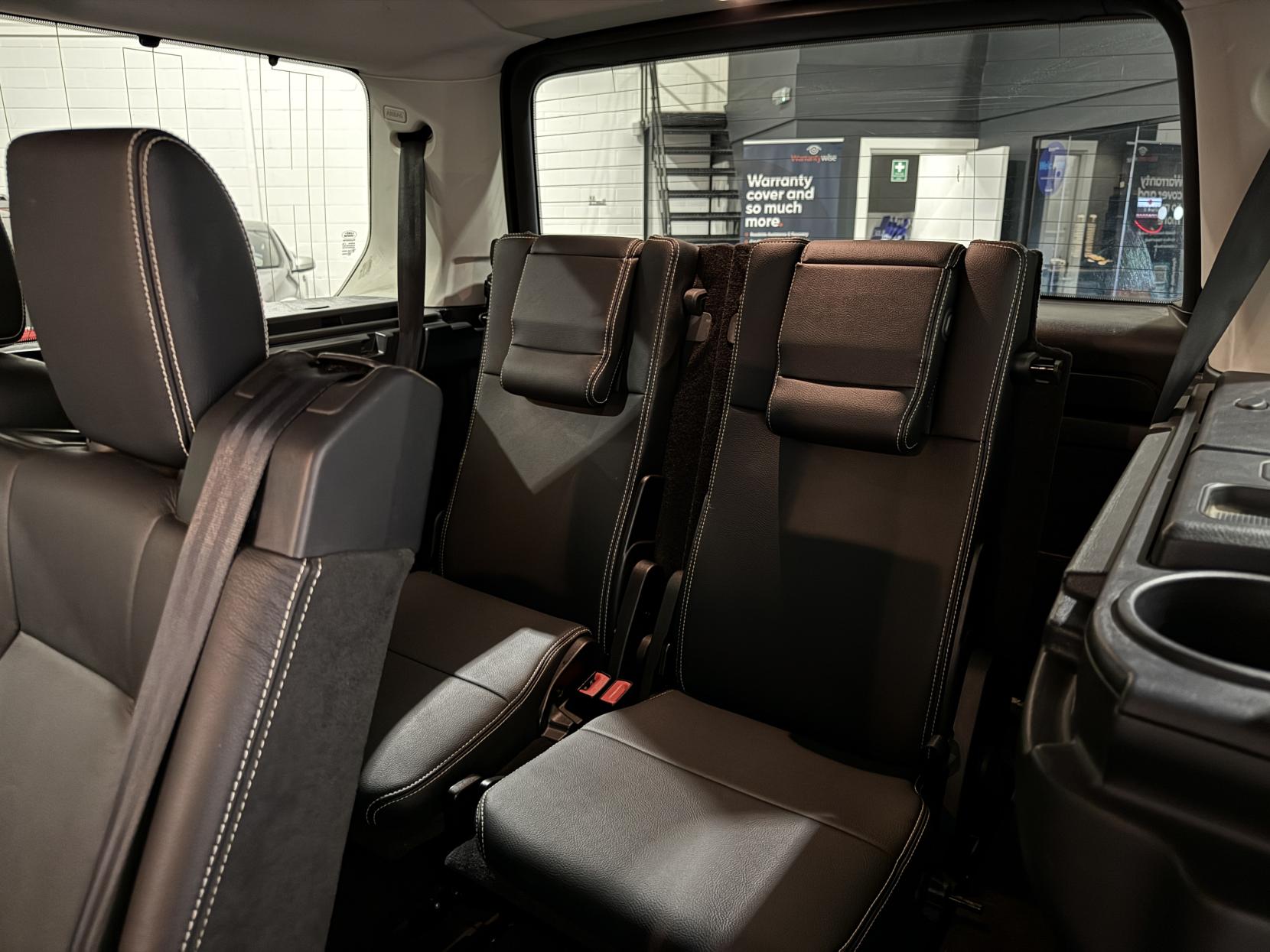 Land Rover Discovery 4 3.0 SD V6 Landmark LE SUV 5dr Diesel CommandShift 4WD Euro 5 (245 ps)