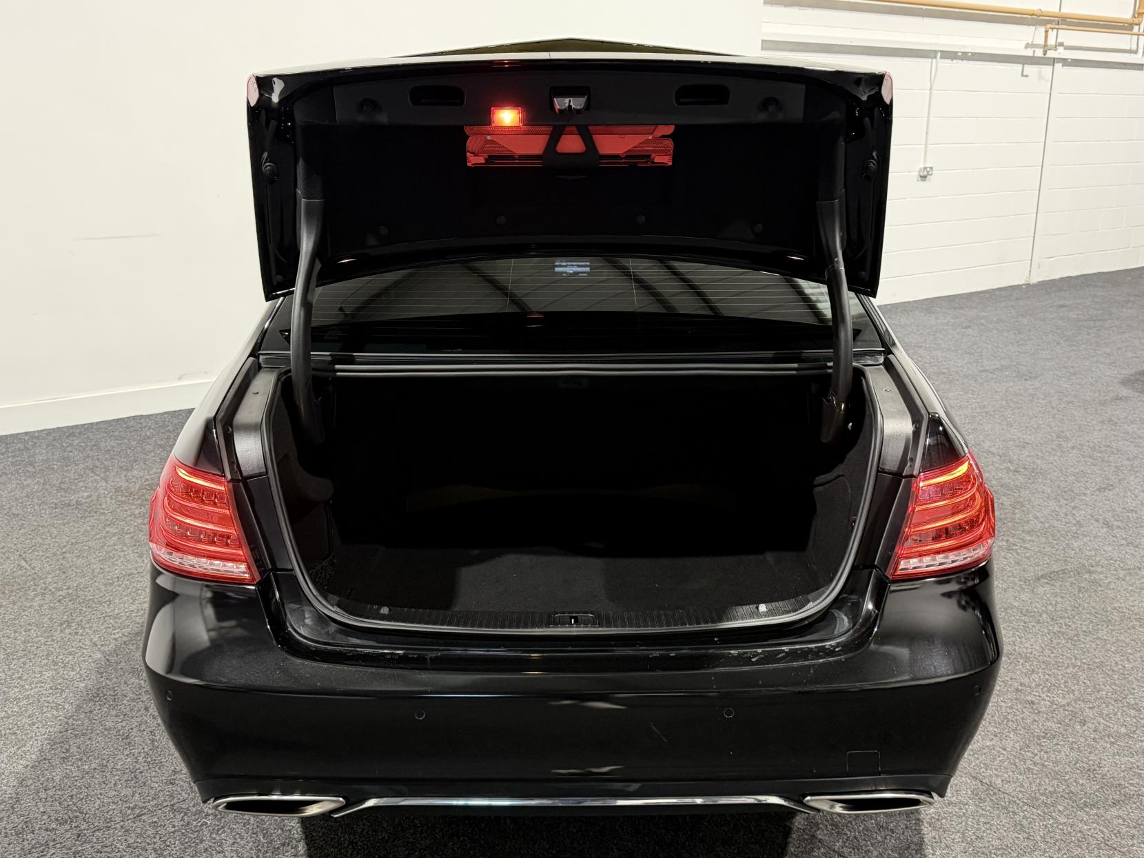 Mercedes-Benz E Class 2.1 E220 CDI SE Saloon 4dr Diesel G-Tronic+ Euro 5 (s/s) (170 ps)