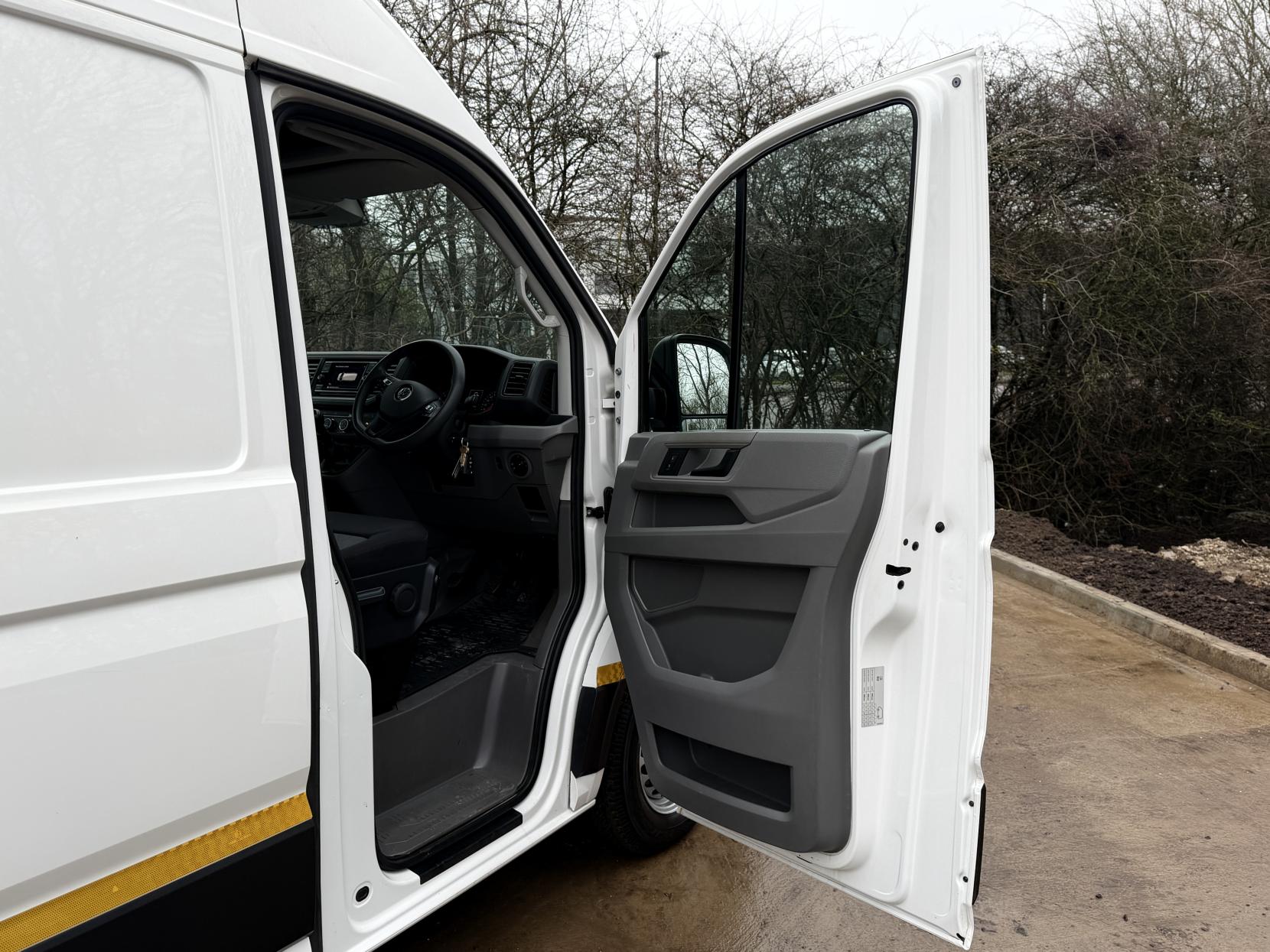 Volkswagen Crafter 2.0 TDI CR35 Trendline Panel Van 5dr Diesel Manual FWD MWB Euro 6 (s/s) (140 ps)