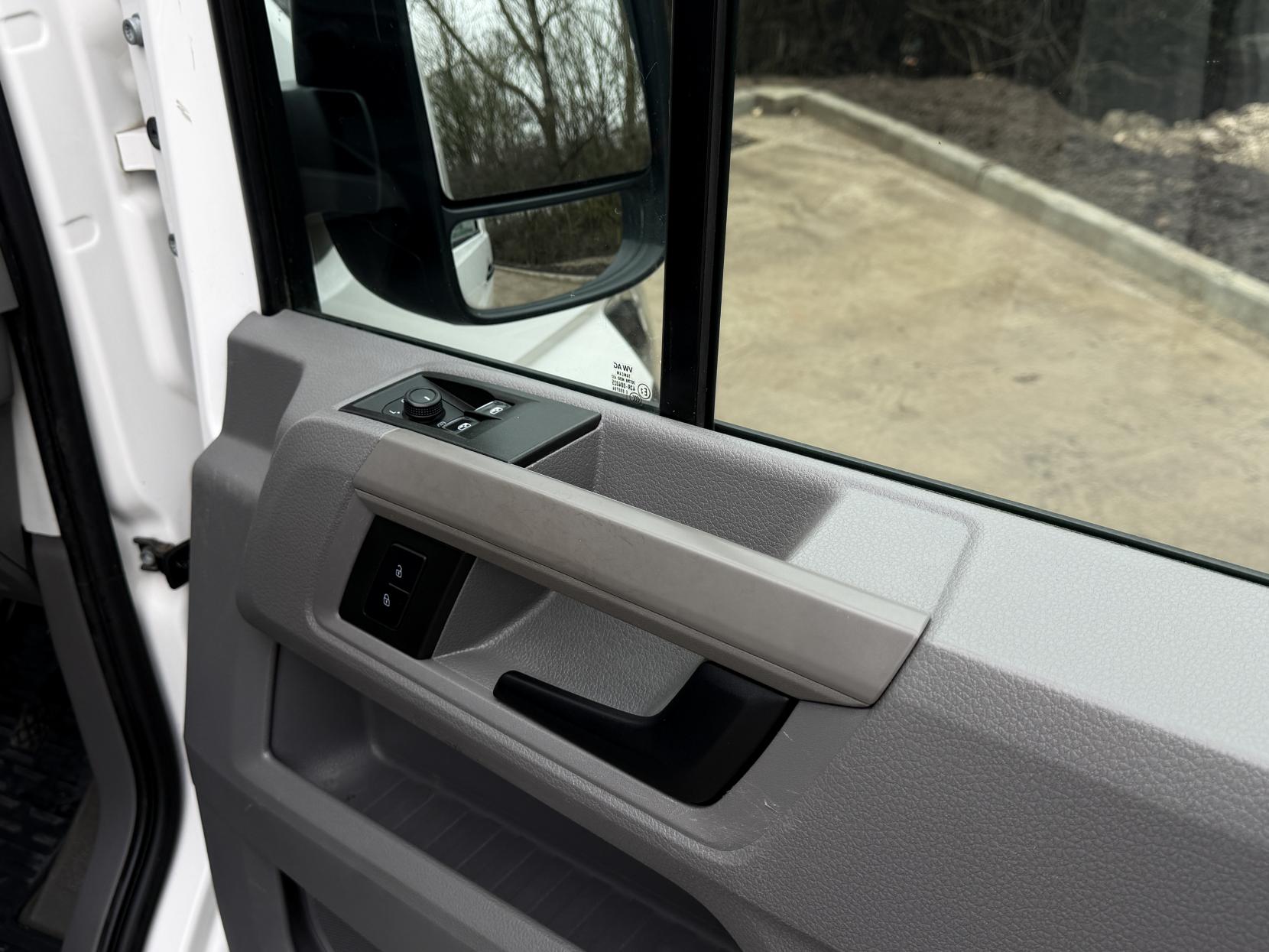 Volkswagen Crafter 2.0 TDI CR35 Trendline Panel Van 5dr Diesel Manual FWD MWB Euro 6 (s/s) (140 ps)