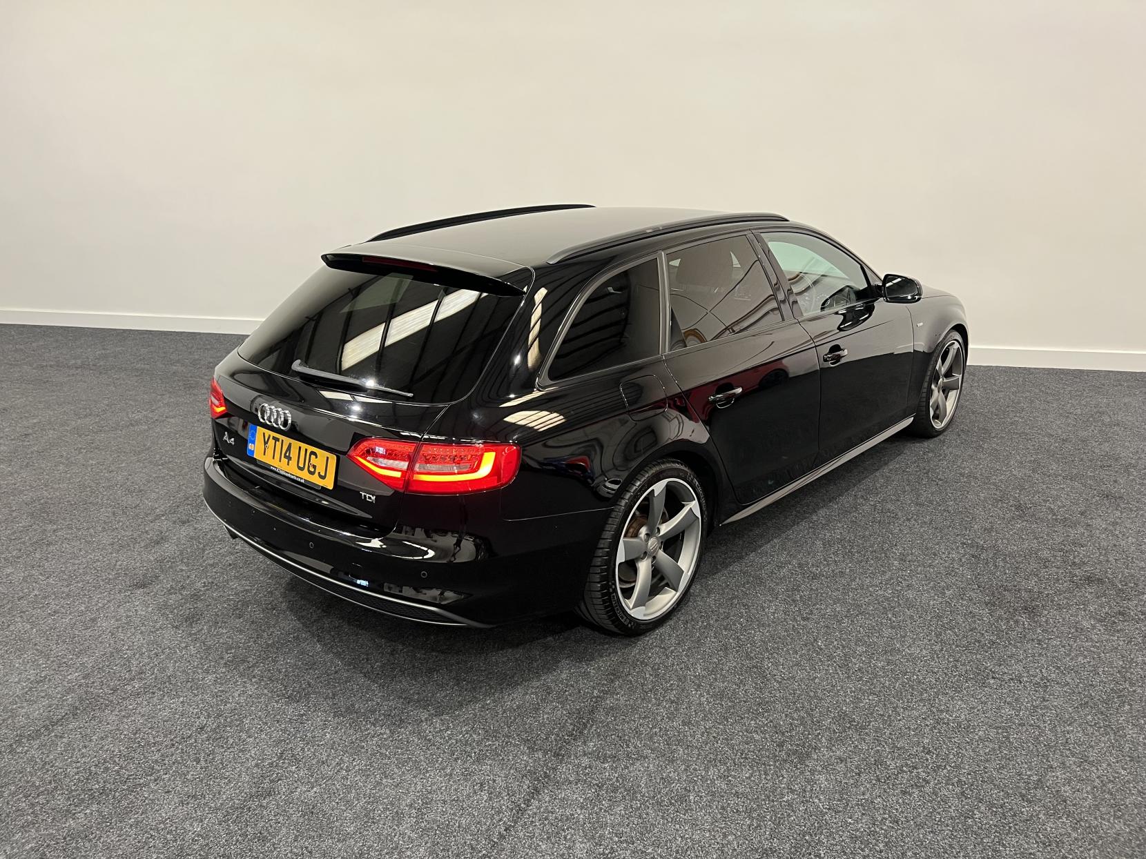 Audi A4 Avant 2.0 TDI Black Edition Estate 5dr Diesel Manual Euro 5 (s/s) (177 ps)
