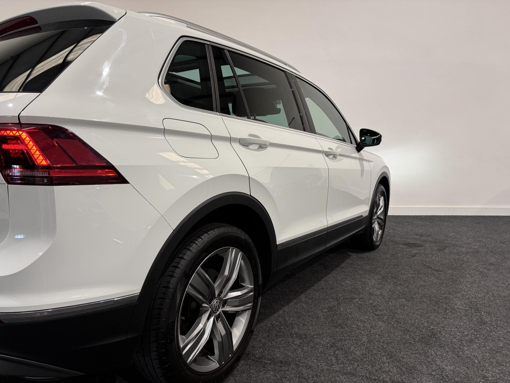 Volkswagen Tiguan 2.0 TDI BlueMotion Tech SEL SUV 5dr Diesel Manual 4Motion Euro 6 (s/s) (150 ps)