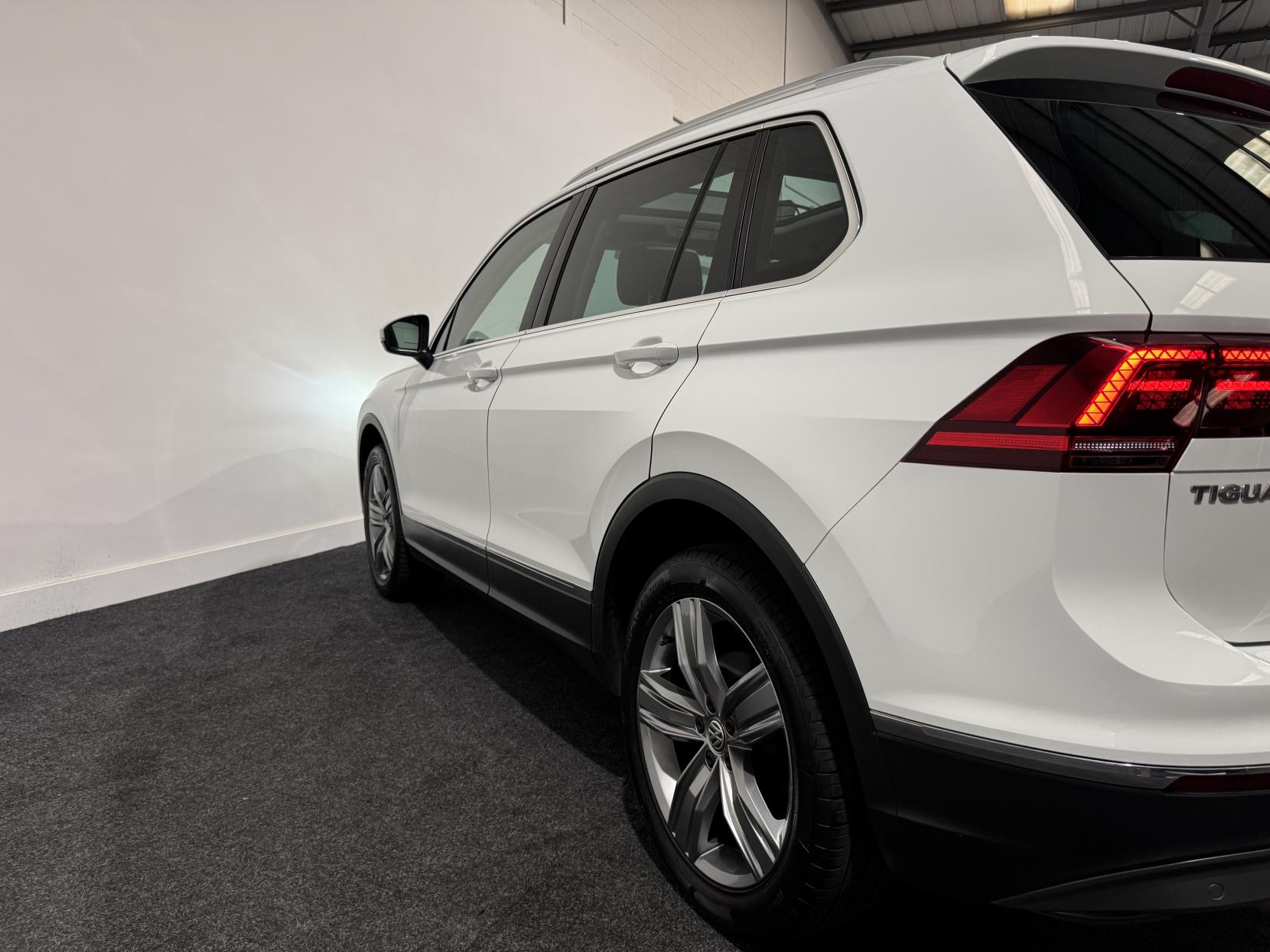 Volkswagen Tiguan 2.0 TDI BlueMotion Tech SEL SUV 5dr Diesel Manual 4Motion Euro 6 (s/s) (150 ps)