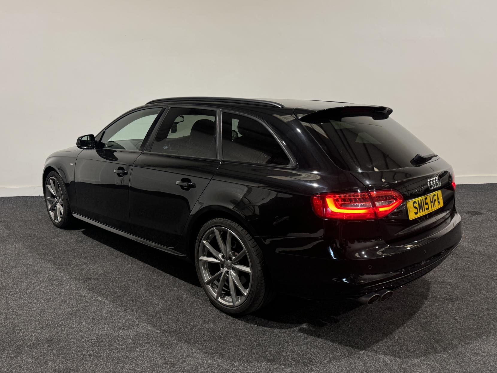 Audi A4 Avant 2.0 TDI Black Edition Plus Estate 5dr Diesel Multitronic Euro 5 (s/s) (150 ps)