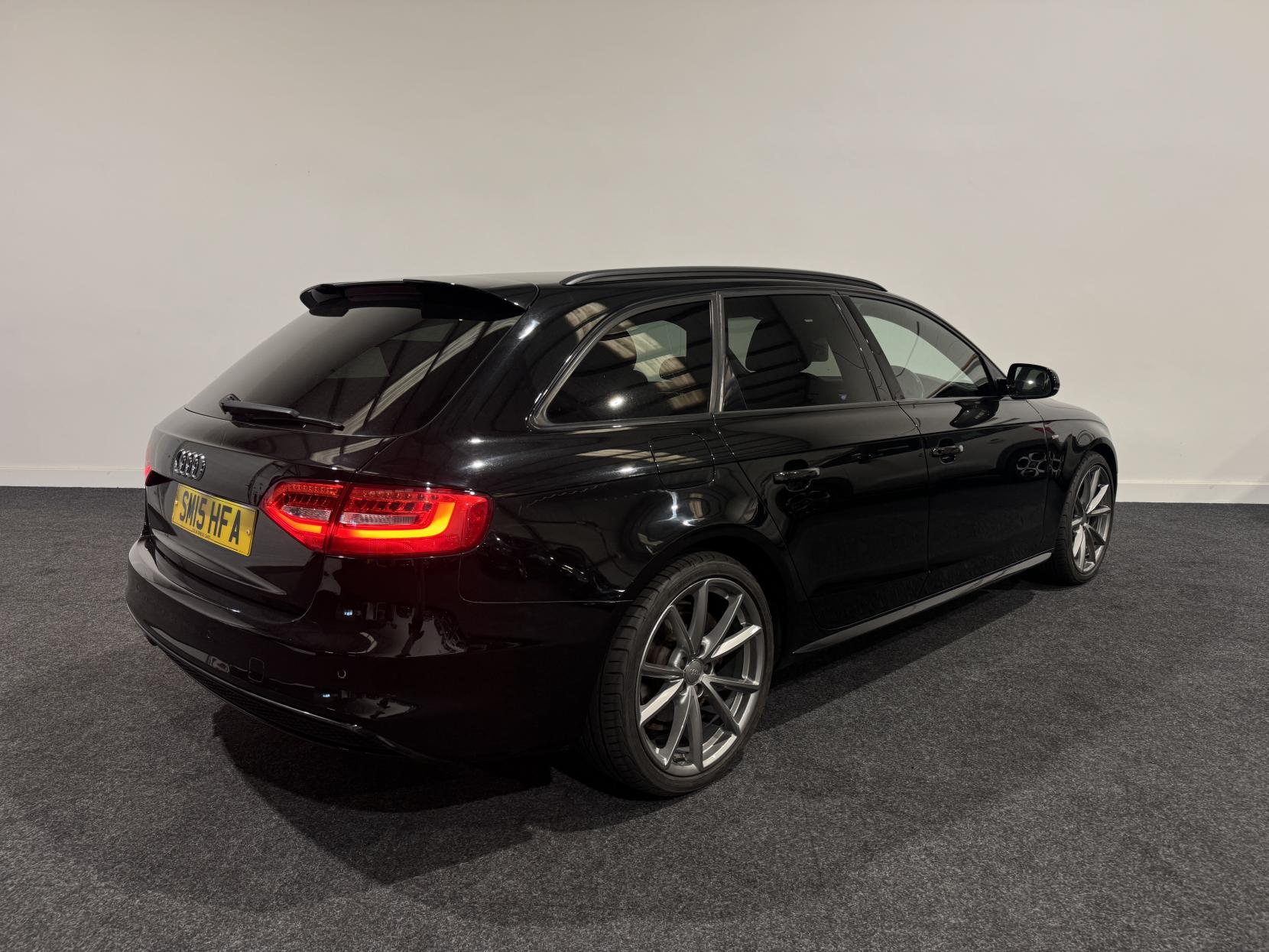 Audi A4 Avant 2.0 TDI Black Edition Plus Estate 5dr Diesel Multitronic Euro 5 (s/s) (150 ps)