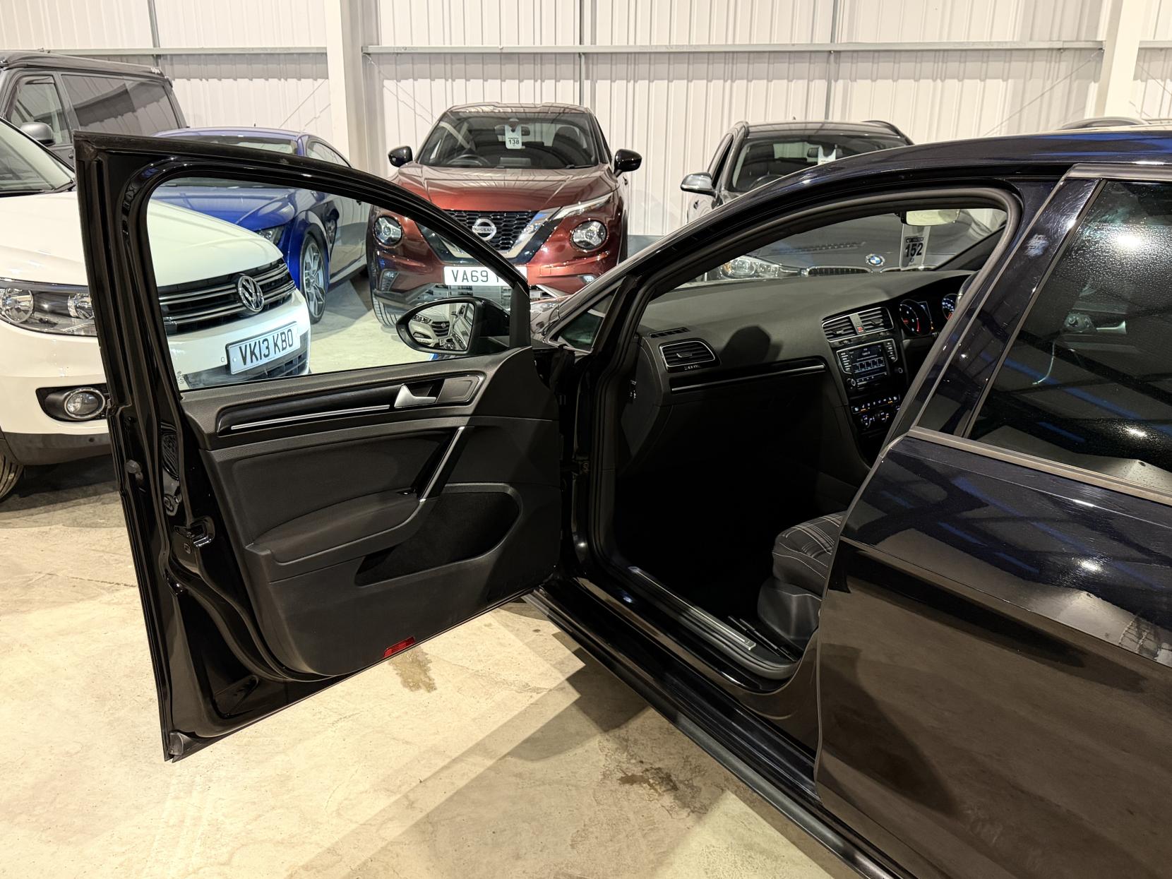 Volkswagen Golf 2.0 TDI BlueMotion Tech GTD Hatchback 5dr Diesel DSG Euro 6 (s/s) (184 ps)