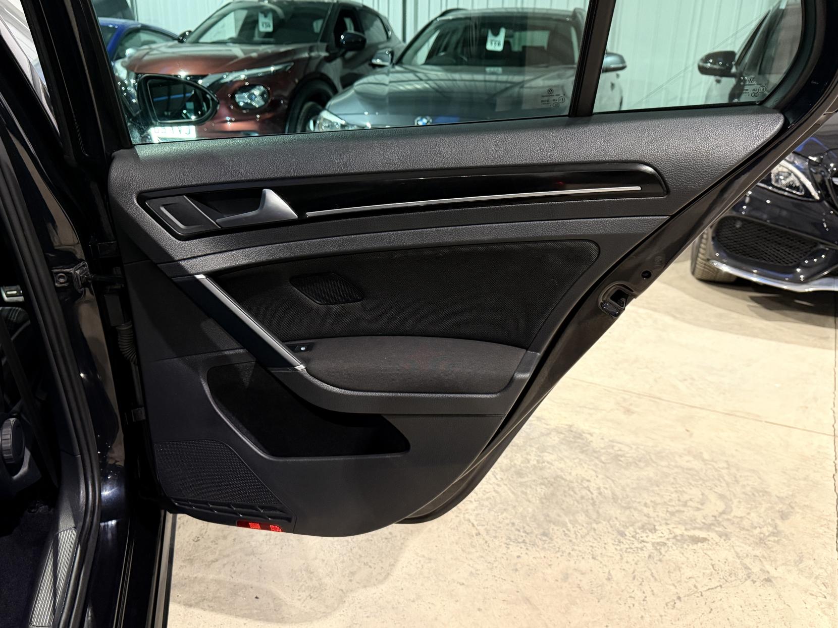 Volkswagen Golf 2.0 TDI BlueMotion Tech GTD Hatchback 5dr Diesel DSG Euro 6 (s/s) (184 ps)