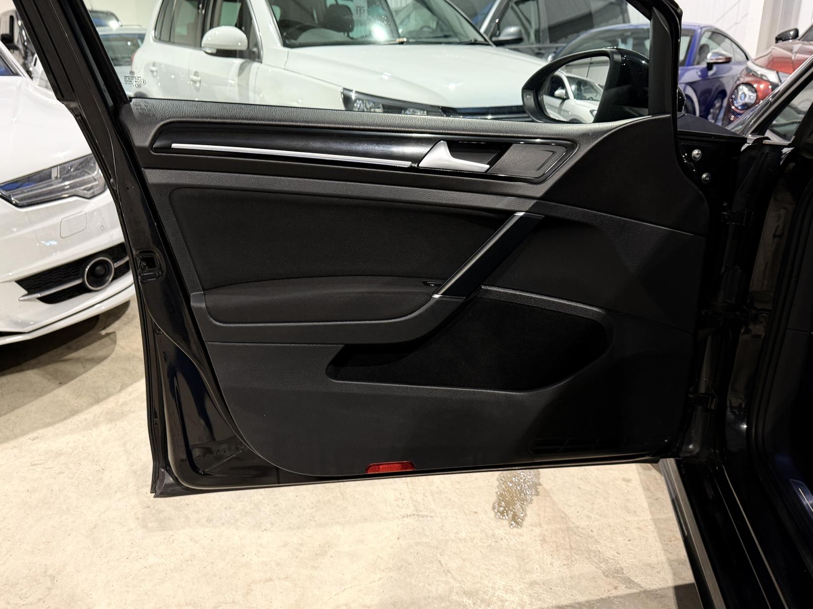 Volkswagen Golf 2.0 TDI BlueMotion Tech GTD Hatchback 5dr Diesel DSG Euro 6 (s/s) (184 ps)