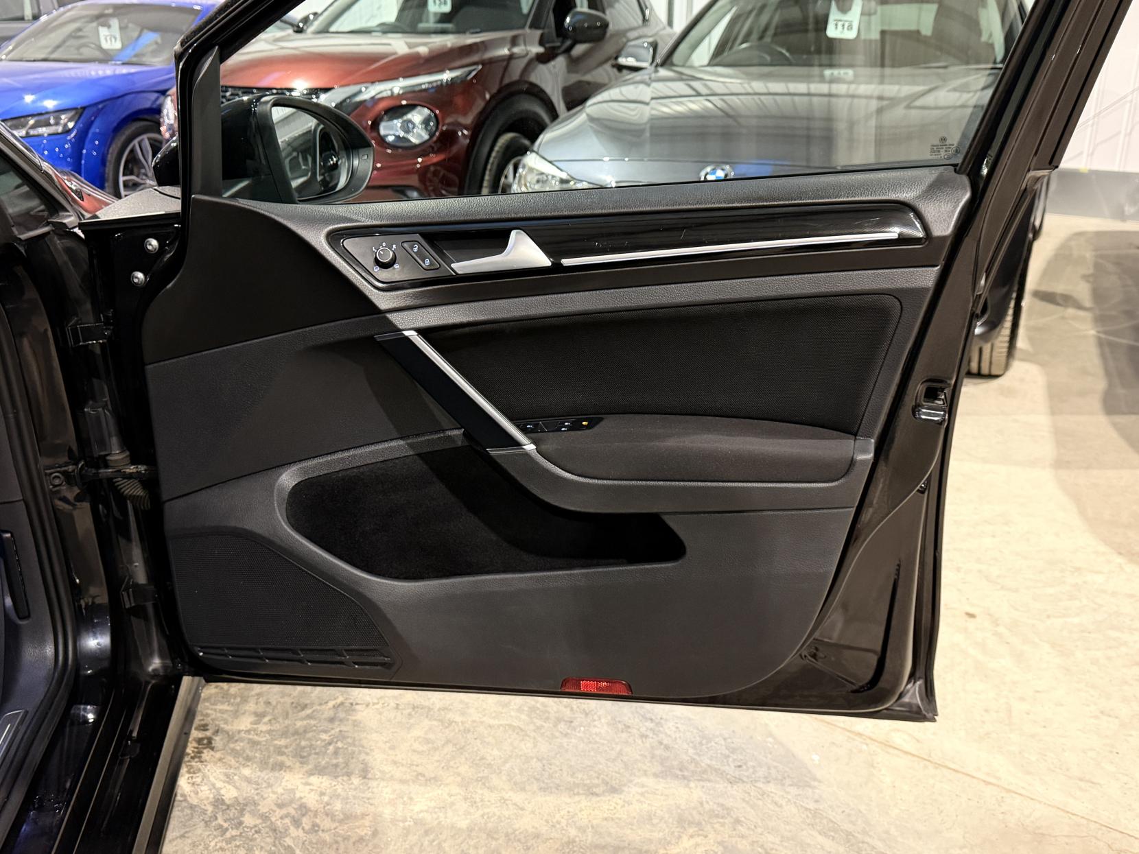 Volkswagen Golf 2.0 TDI BlueMotion Tech GTD Hatchback 5dr Diesel DSG Euro 6 (s/s) (184 ps)