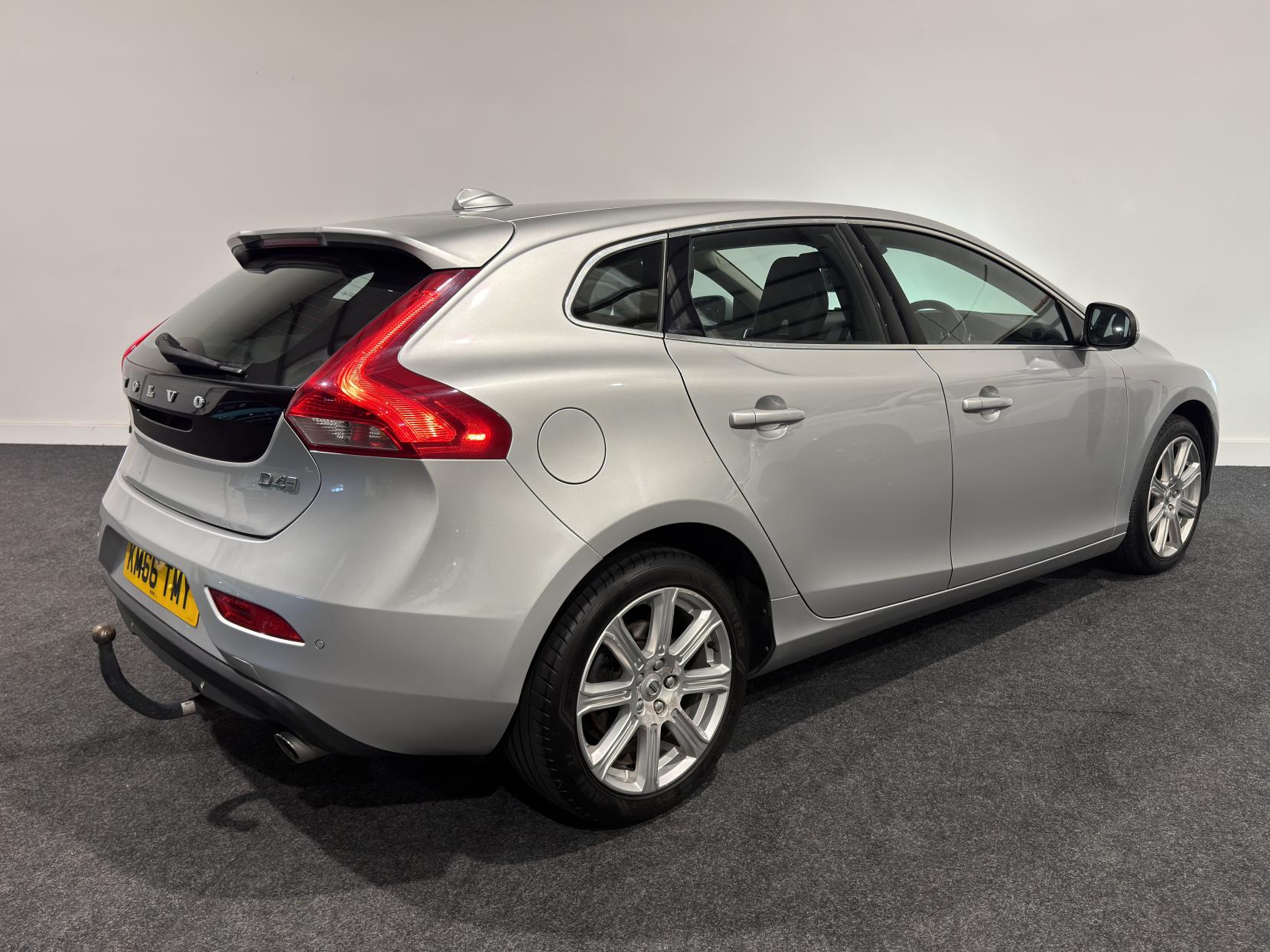 Volvo V40 2.0 D4 Inscription Hatchback 5dr Diesel Manual Euro 6 (s/s) (190 ps)