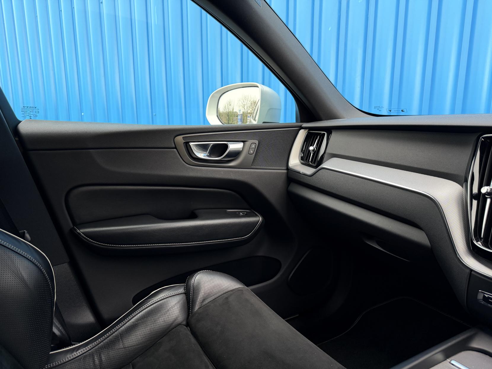 Volvo XC60 2.0 D4 R-Design SUV 5dr Diesel Auto AWD Euro 6 (s/s) (190 ps)