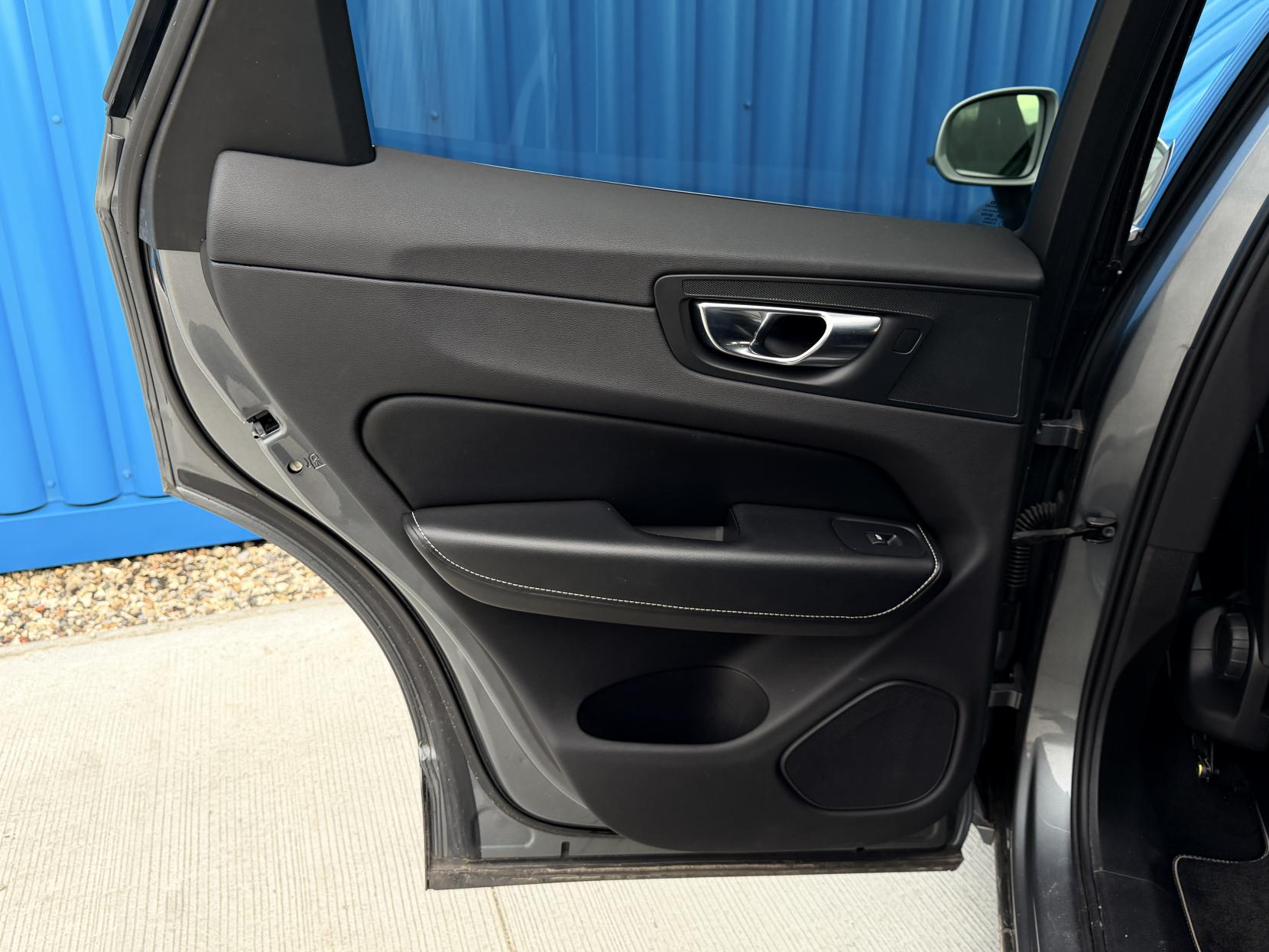 Volvo XC60 2.0 D4 R-Design SUV 5dr Diesel Auto AWD Euro 6 (s/s) (190 ps)