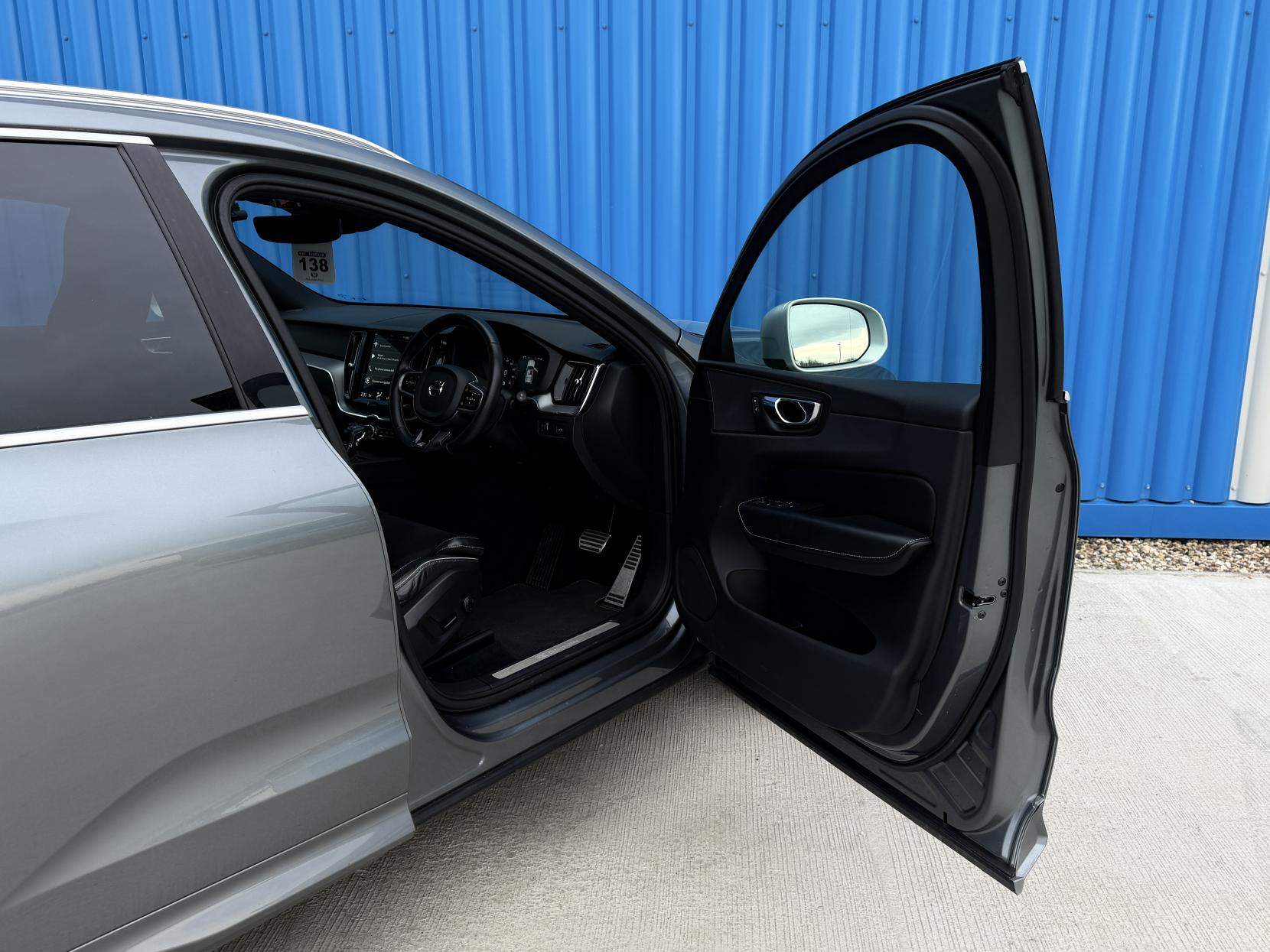 Volvo XC60 2.0 D4 R-Design SUV 5dr Diesel Auto AWD Euro 6 (s/s) (190 ps)