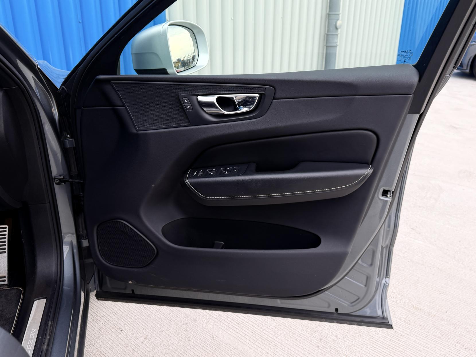 Volvo XC60 2.0 D4 R-Design SUV 5dr Diesel Auto AWD Euro 6 (s/s) (190 ps)