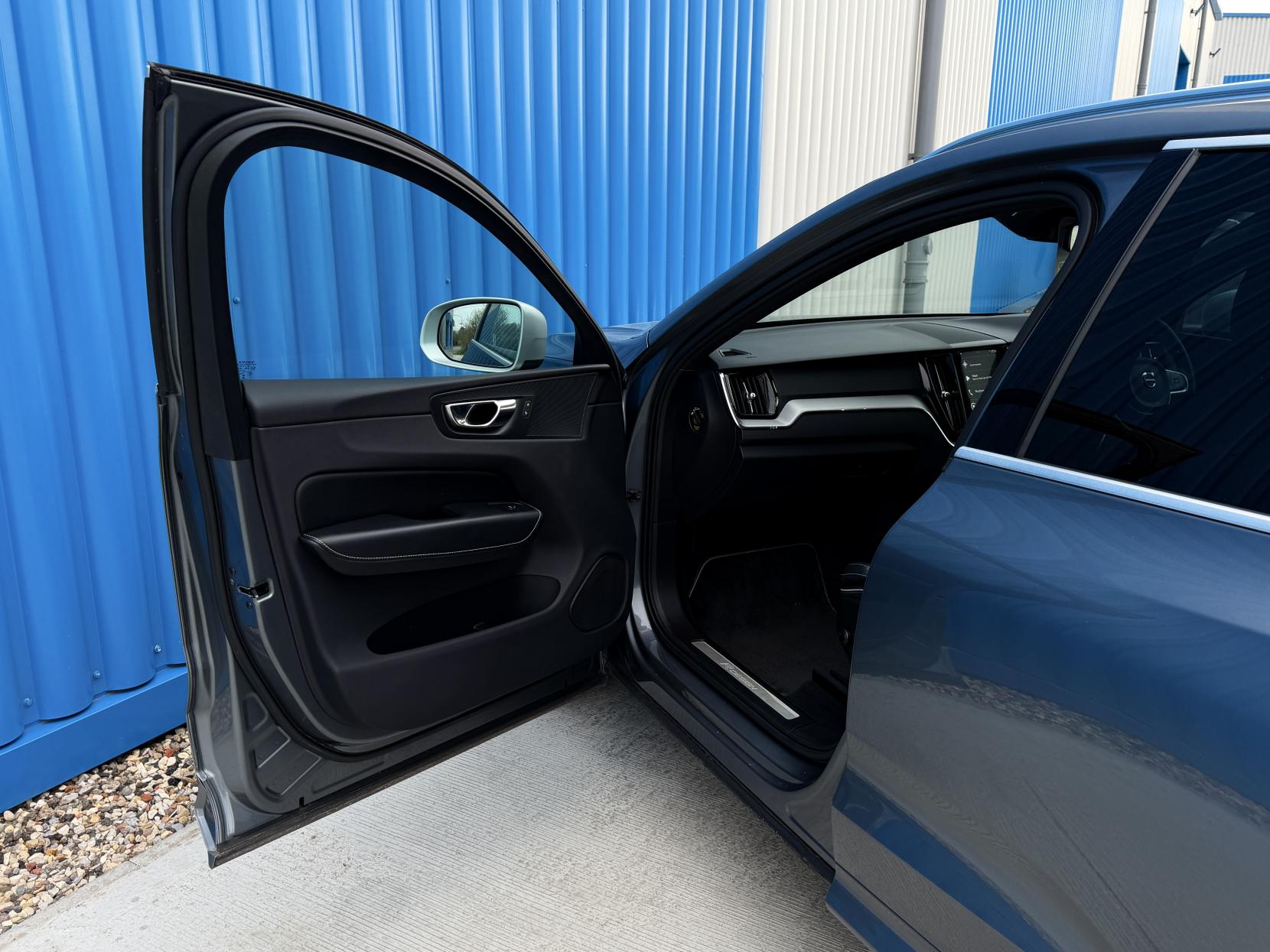 Volvo XC60 2.0 D4 R-Design SUV 5dr Diesel Auto AWD Euro 6 (s/s) (190 ps)