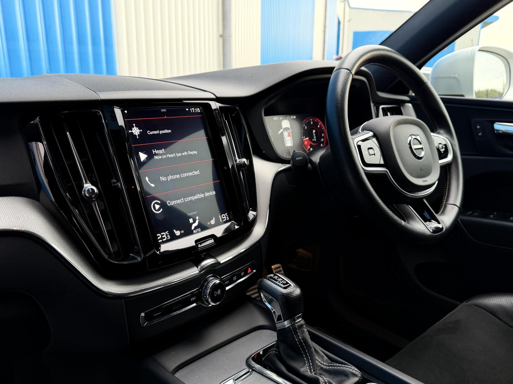 Volvo XC60 2.0 D4 R-Design SUV 5dr Diesel Auto AWD Euro 6 (s/s) (190 ps)