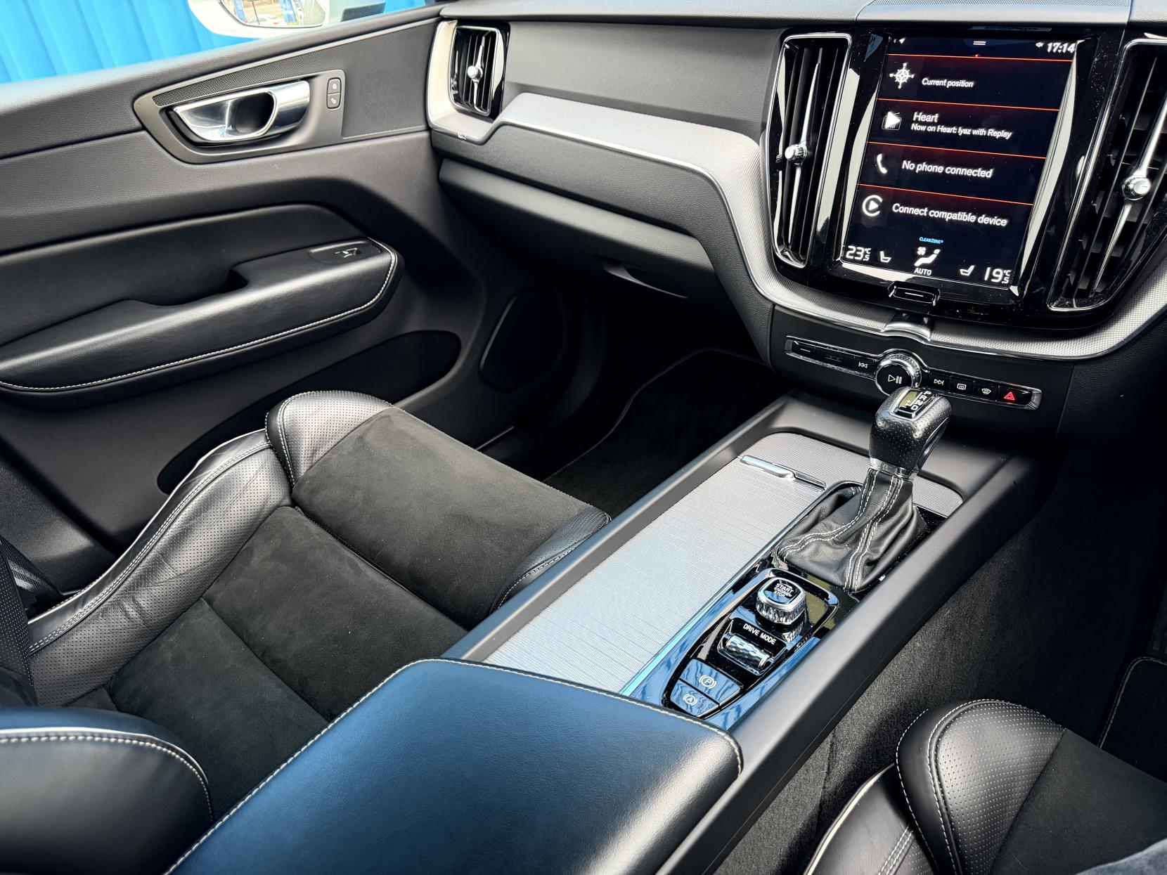 Volvo XC60 2.0 D4 R-Design SUV 5dr Diesel Auto AWD Euro 6 (s/s) (190 ps)