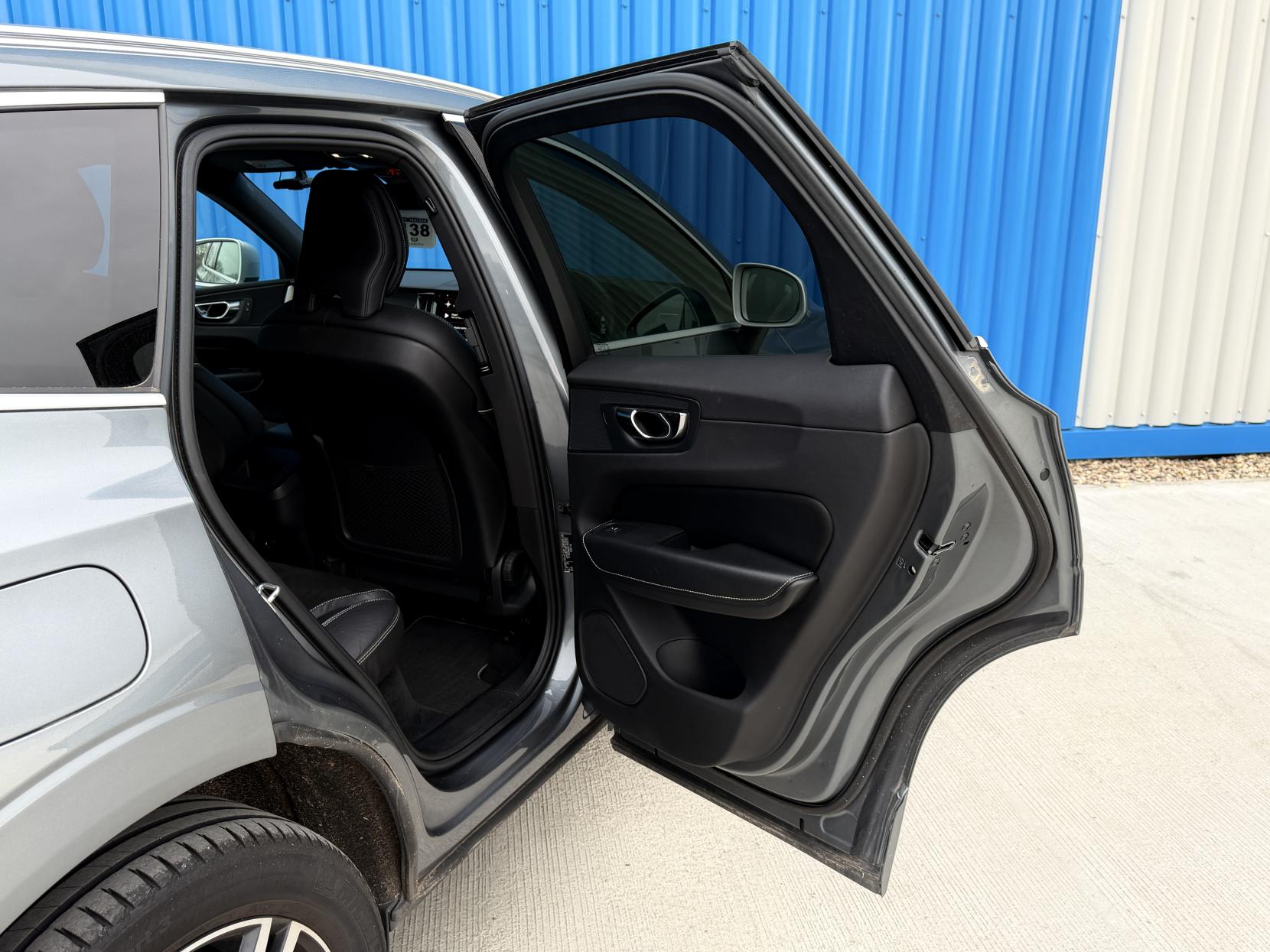 Volvo XC60 2.0 D4 R-Design SUV 5dr Diesel Auto AWD Euro 6 (s/s) (190 ps)