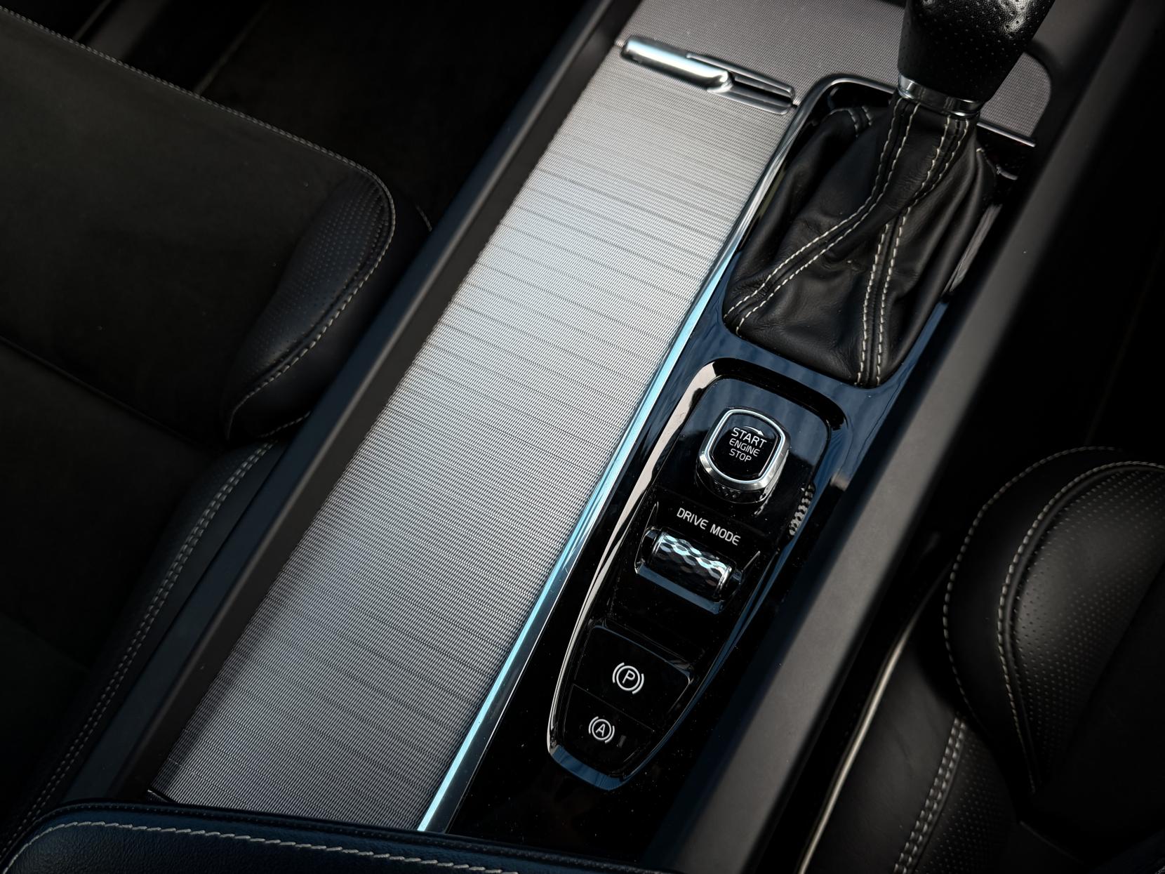 Volvo XC60 2.0 D4 R-Design SUV 5dr Diesel Auto AWD Euro 6 (s/s) (190 ps)