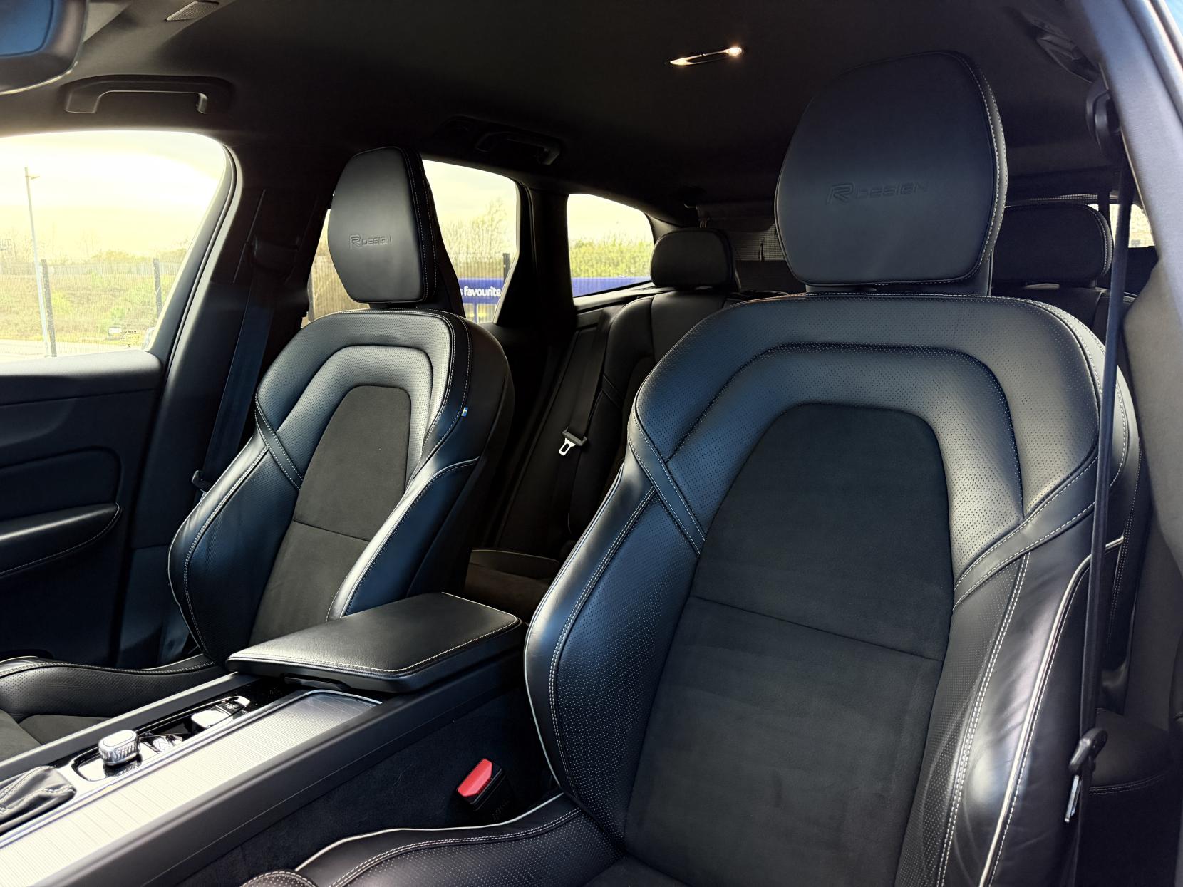 Volvo XC60 2.0 D4 R-Design SUV 5dr Diesel Auto AWD Euro 6 (s/s) (190 ps)