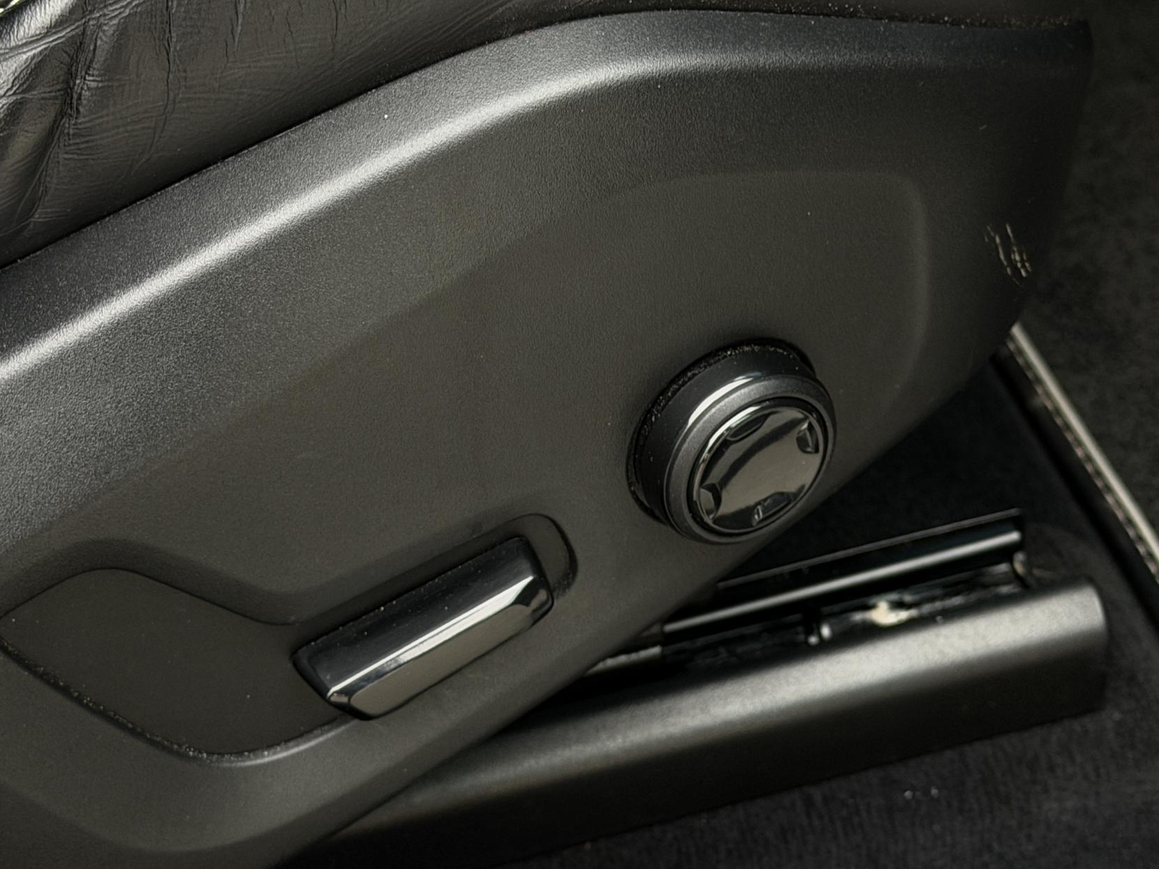 Volvo XC60 2.0 D4 R-Design SUV 5dr Diesel Auto AWD Euro 6 (s/s) (190 ps)