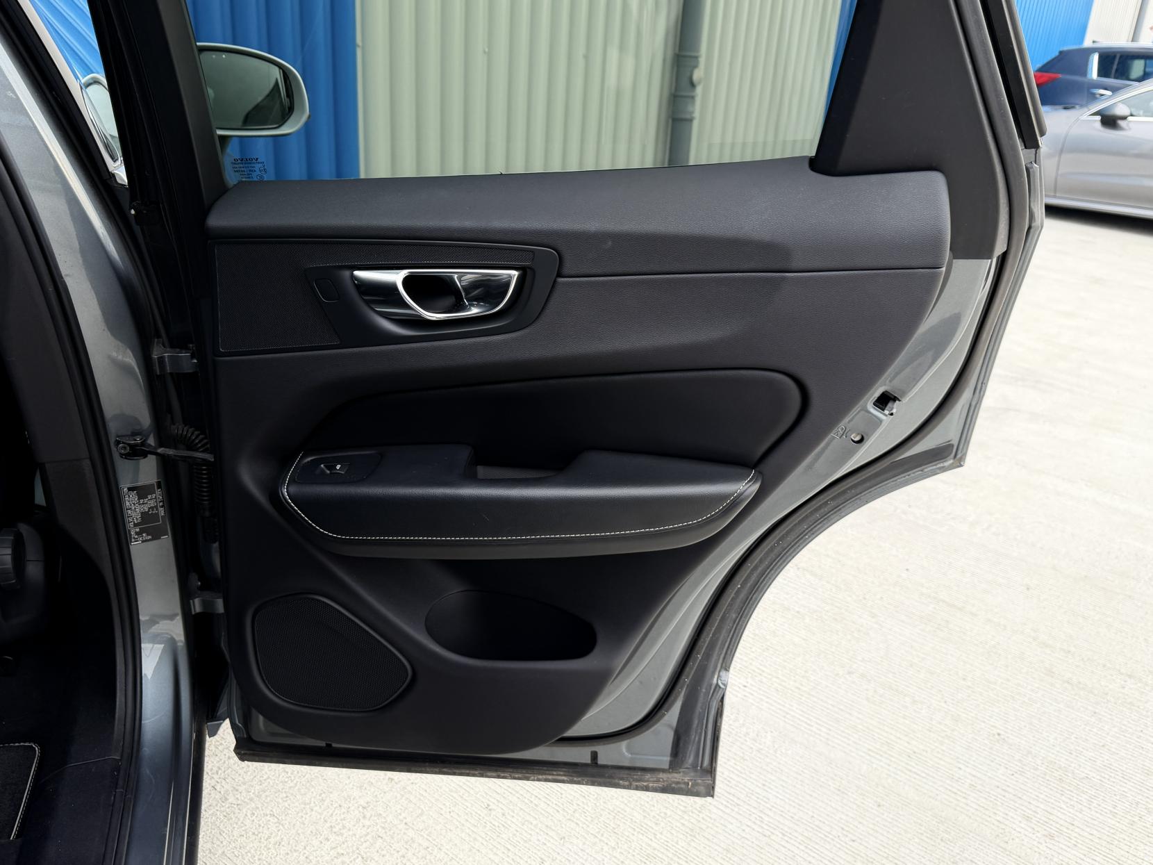 Volvo XC60 2.0 D4 R-Design SUV 5dr Diesel Auto AWD Euro 6 (s/s) (190 ps)