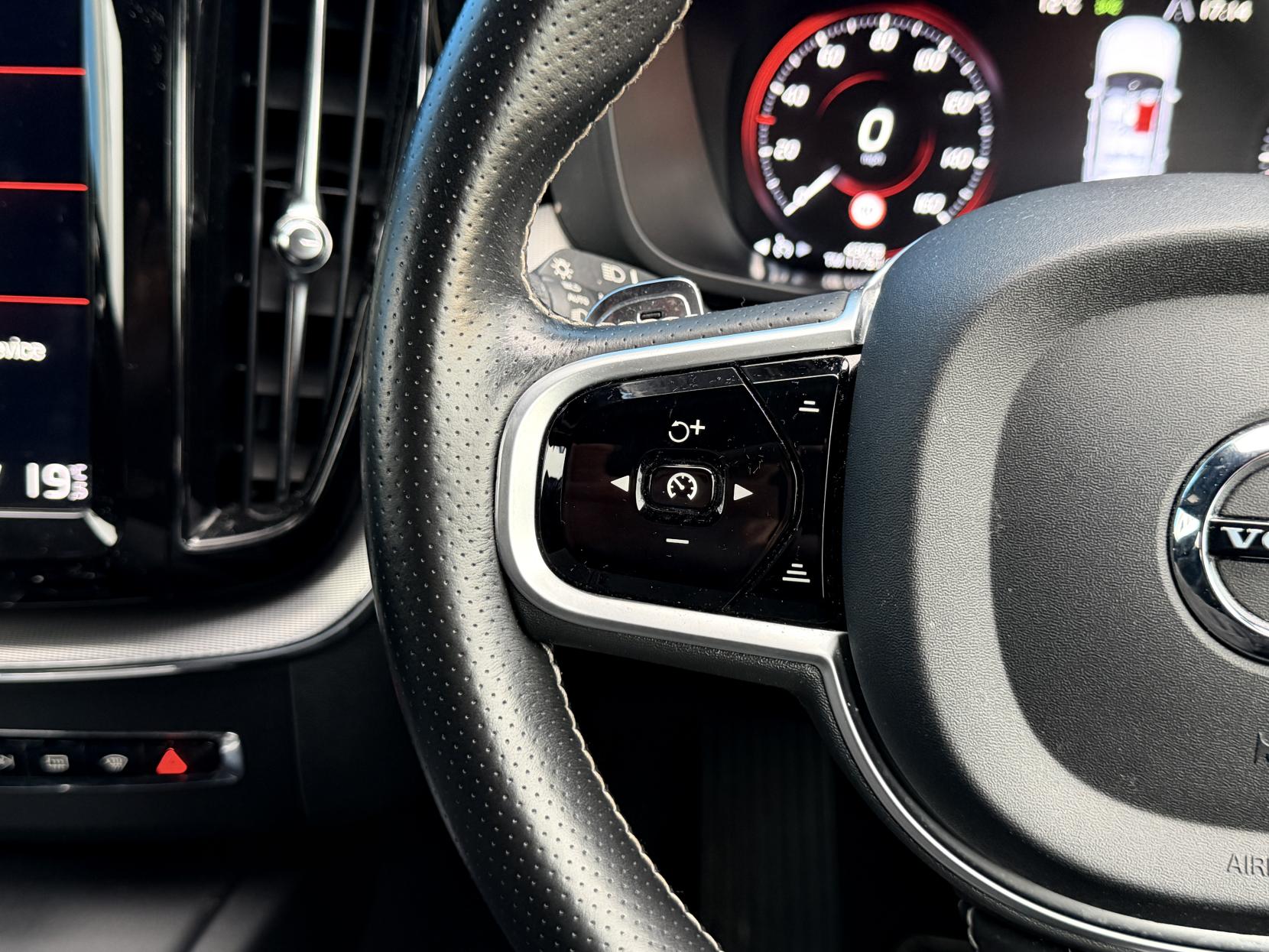 Volvo XC60 2.0 D4 R-Design SUV 5dr Diesel Auto AWD Euro 6 (s/s) (190 ps)