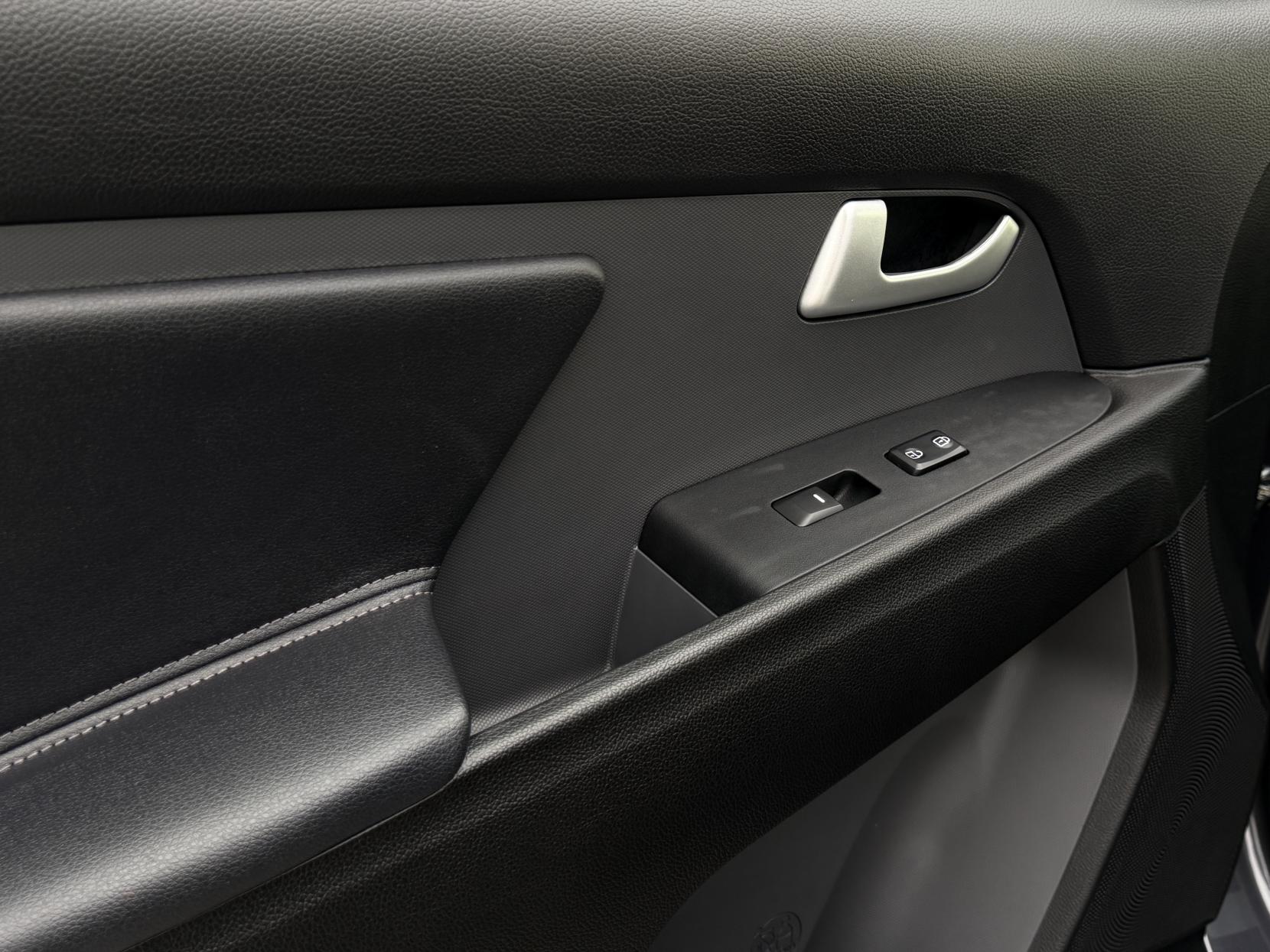 Kia Sportage 1.7 CRDi EcoDynamics 4 SUV 5dr Diesel Manual 2WD Euro 5 (s/s) (114 bhp)