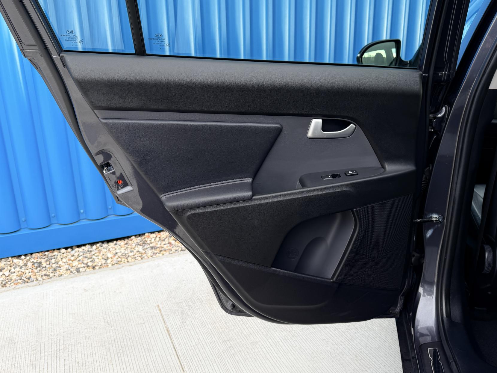 Kia Sportage 1.7 CRDi EcoDynamics 4 SUV 5dr Diesel Manual 2WD Euro 5 (s/s) (114 bhp)