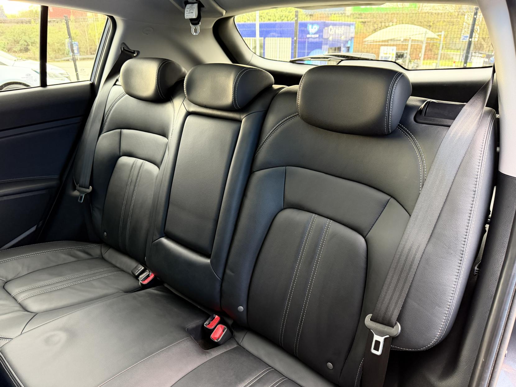 Kia Sportage 1.7 CRDi EcoDynamics 4 SUV 5dr Diesel Manual 2WD Euro 5 (s/s) (114 bhp)