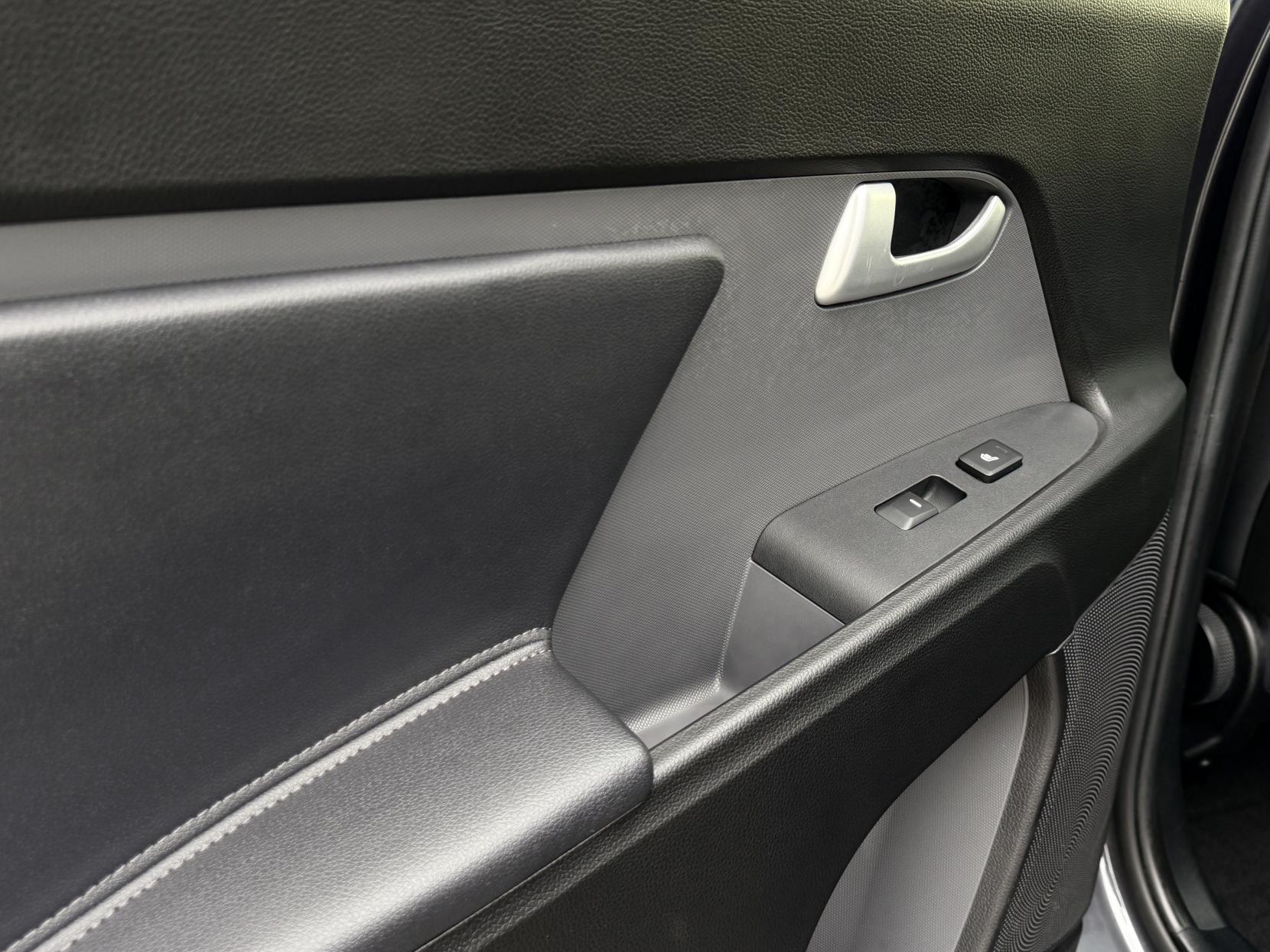 Kia Sportage 1.7 CRDi EcoDynamics 4 SUV 5dr Diesel Manual 2WD Euro 5 (s/s) (114 bhp)