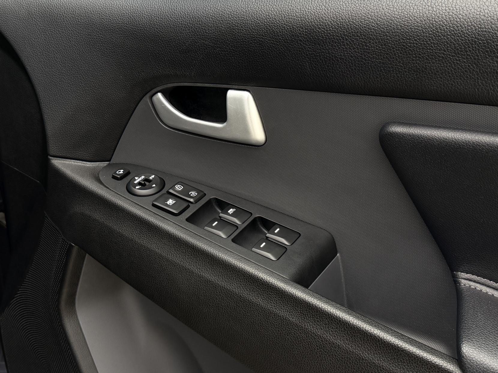 Kia Sportage 1.7 CRDi EcoDynamics 4 SUV 5dr Diesel Manual 2WD Euro 5 (s/s) (114 bhp)