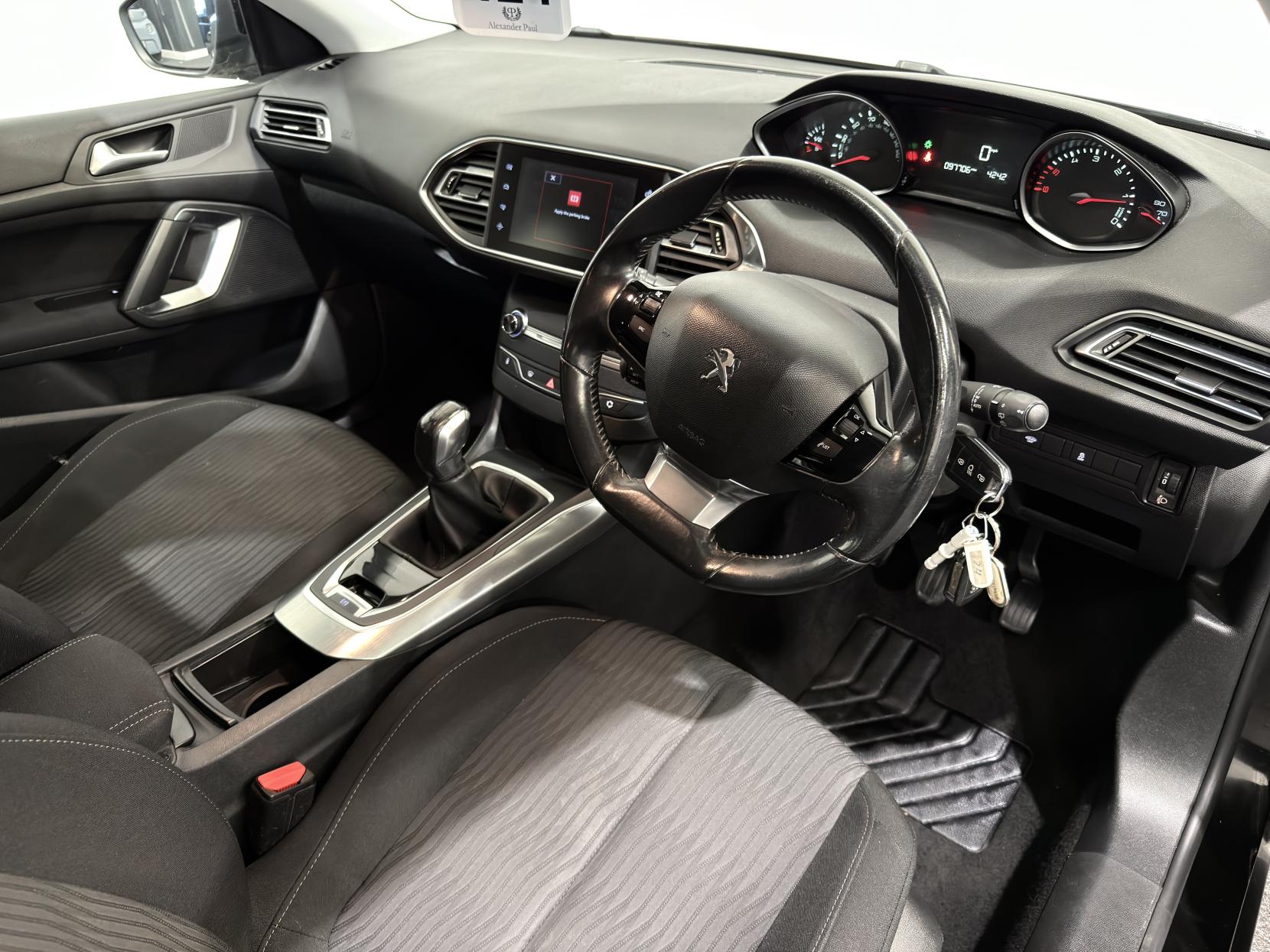 Peugeot 308 1.6 HDi Active Hatchback 5dr Diesel Manual Euro 5 (92 ps)