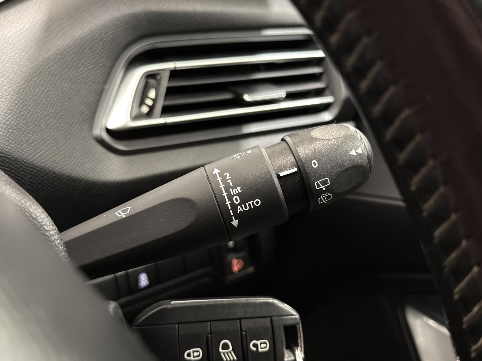 Peugeot 308 1.6 HDi Active Hatchback 5dr Diesel Manual Euro 5 (92 ps)